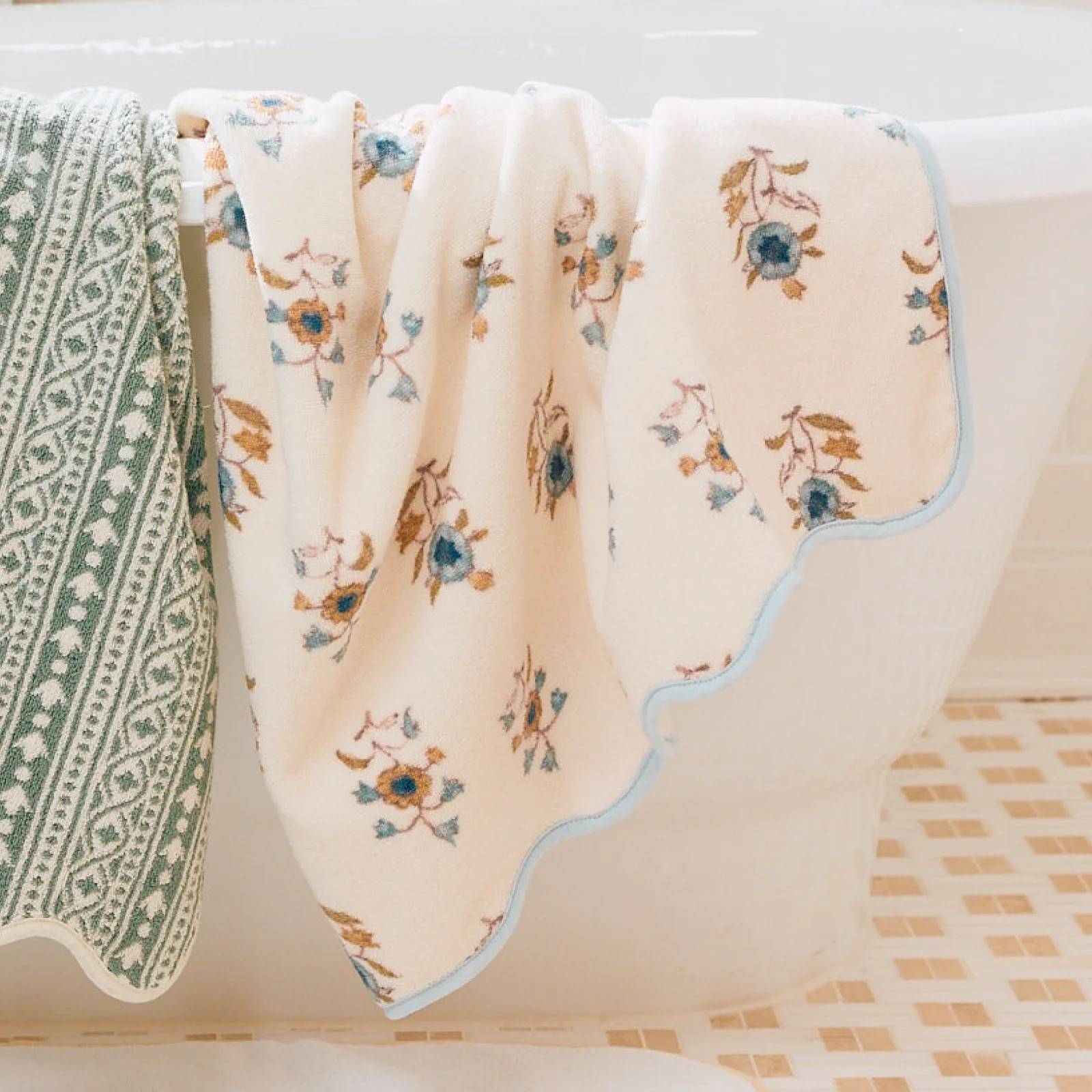 Leah O'Connell x Weezie Floral Scallop Bath Towel | Weezie Towels