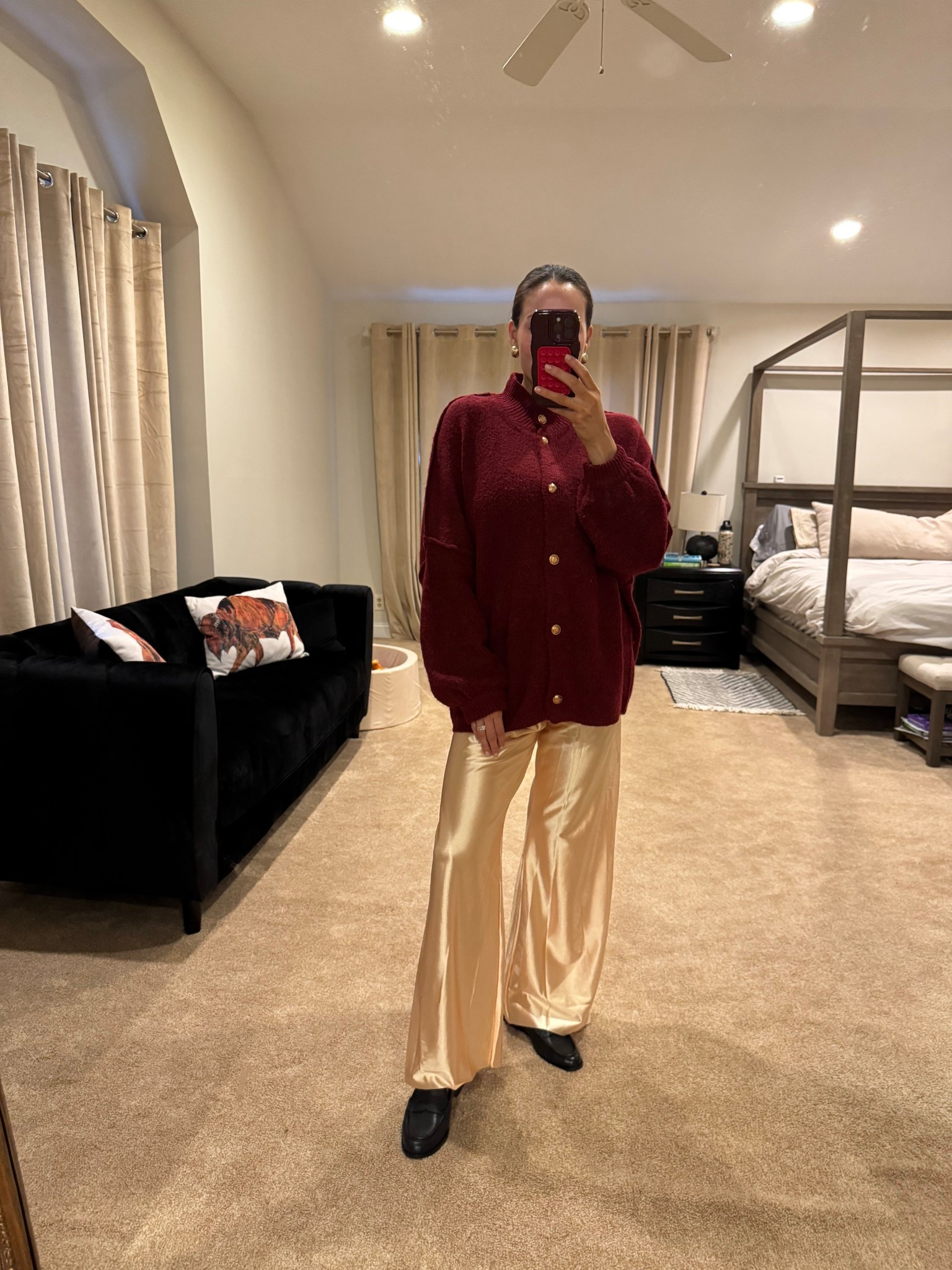 Burgundy, the color of the season. This sweater with gold buttons and gold pants is so beautiful. Great holiday look that’s bump friendly.

Sweater-large
Pants-medium
Shoes-7.5

#LTKHoliday #LTKSeasonal #LTKStyleTip