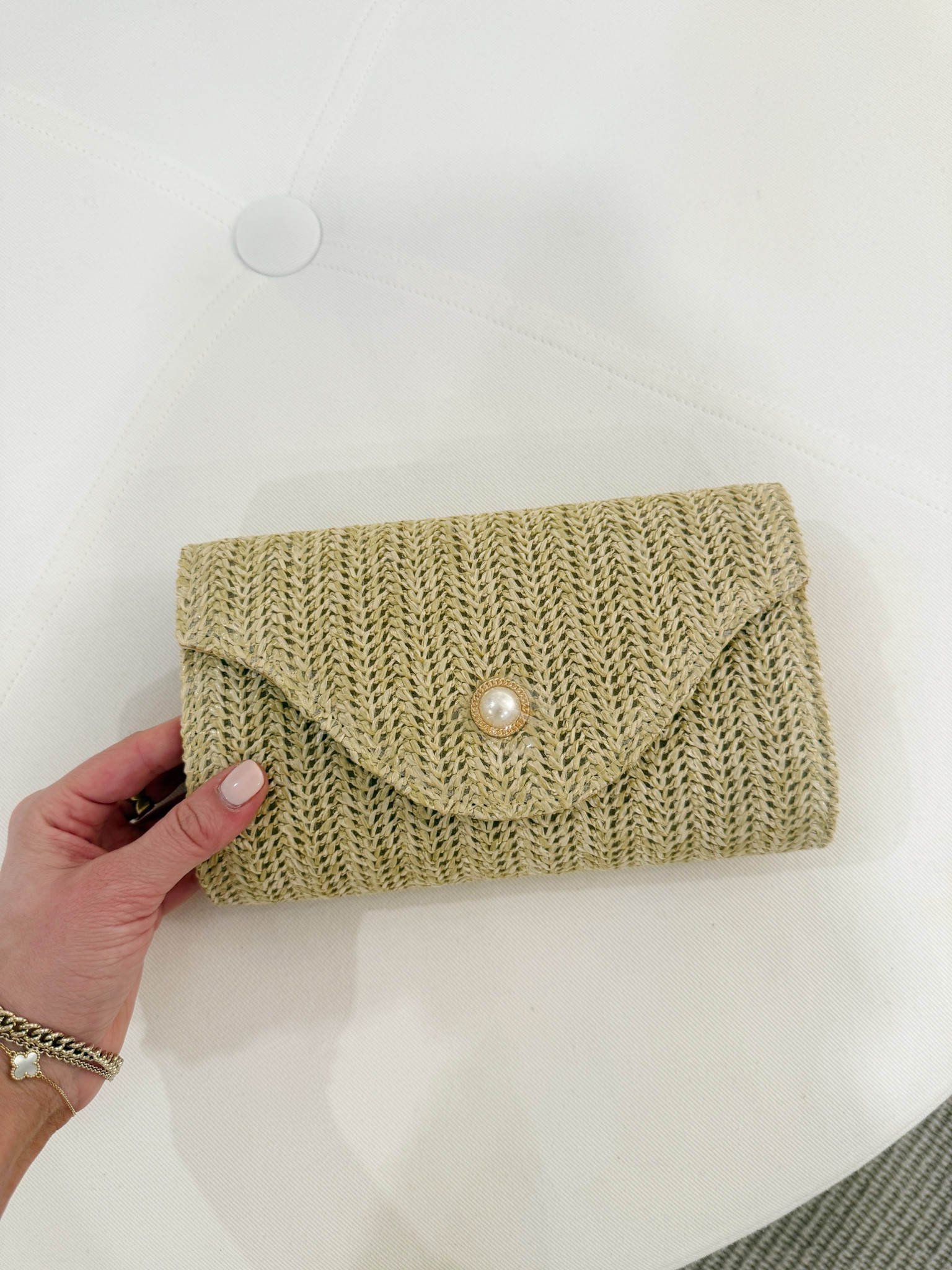 Amazon summer clutch! Classic envelope raffia style that’s great for date nights, wedding guest looks! 



#LTKFindsUnder100 #LTKHome #LTKSummerEdit