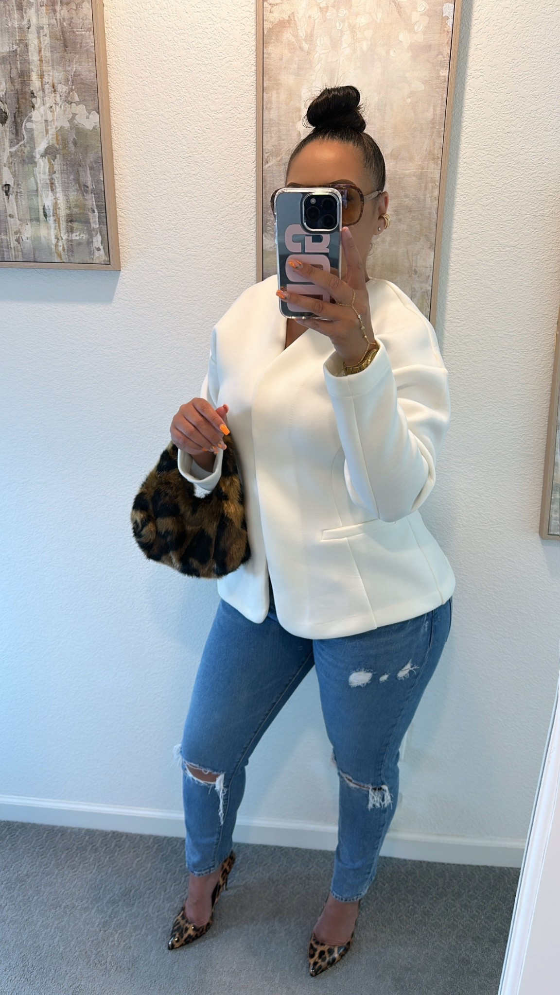Hi 🤍

#LTKMidsize #LTKootd #LTKgrwm
