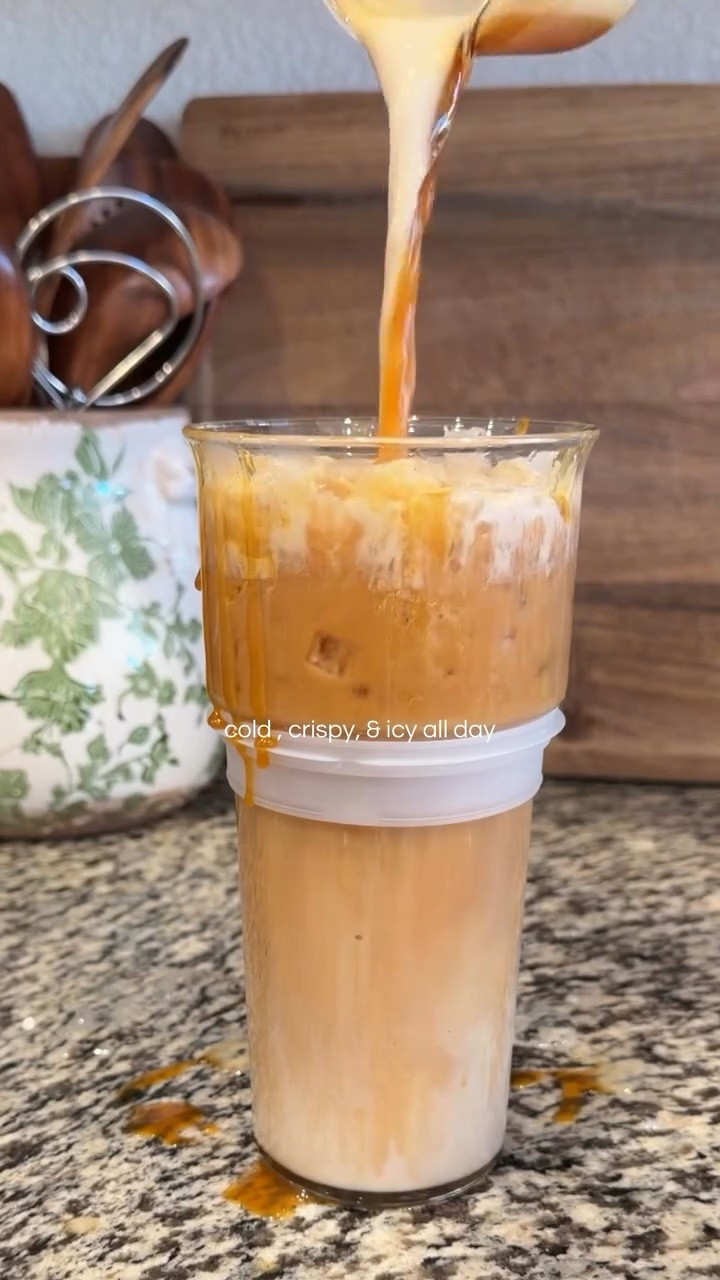 Comment ✨COFFEE✨ and I’ll send you the cup! 

#coffee #icedcoffee #glasstumbler @reduceeveryday