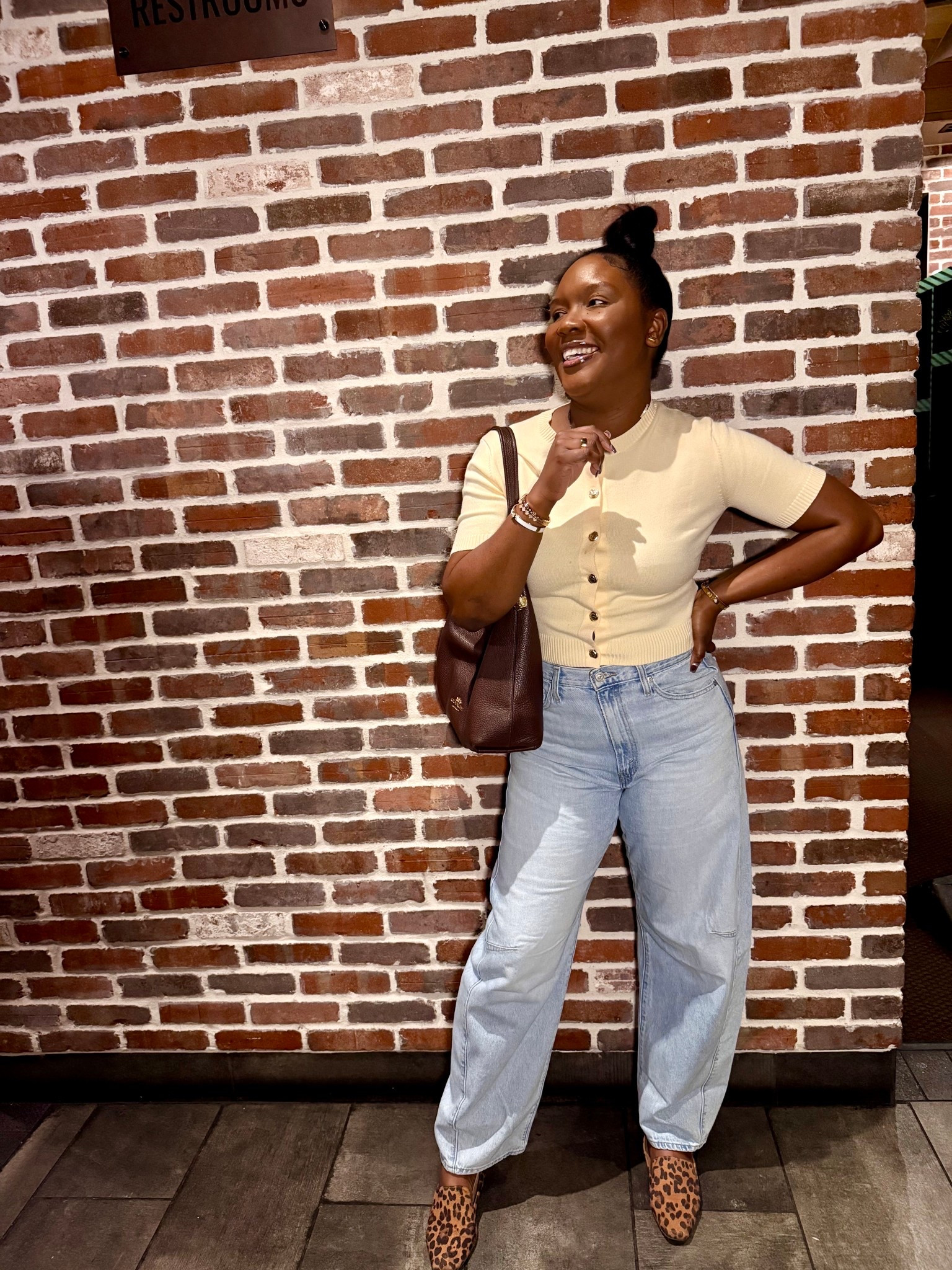 Cute dinner outfit . Been loving barrel jeans 

#LTKFindsUnder100 #LTKootd #LTKMidsize