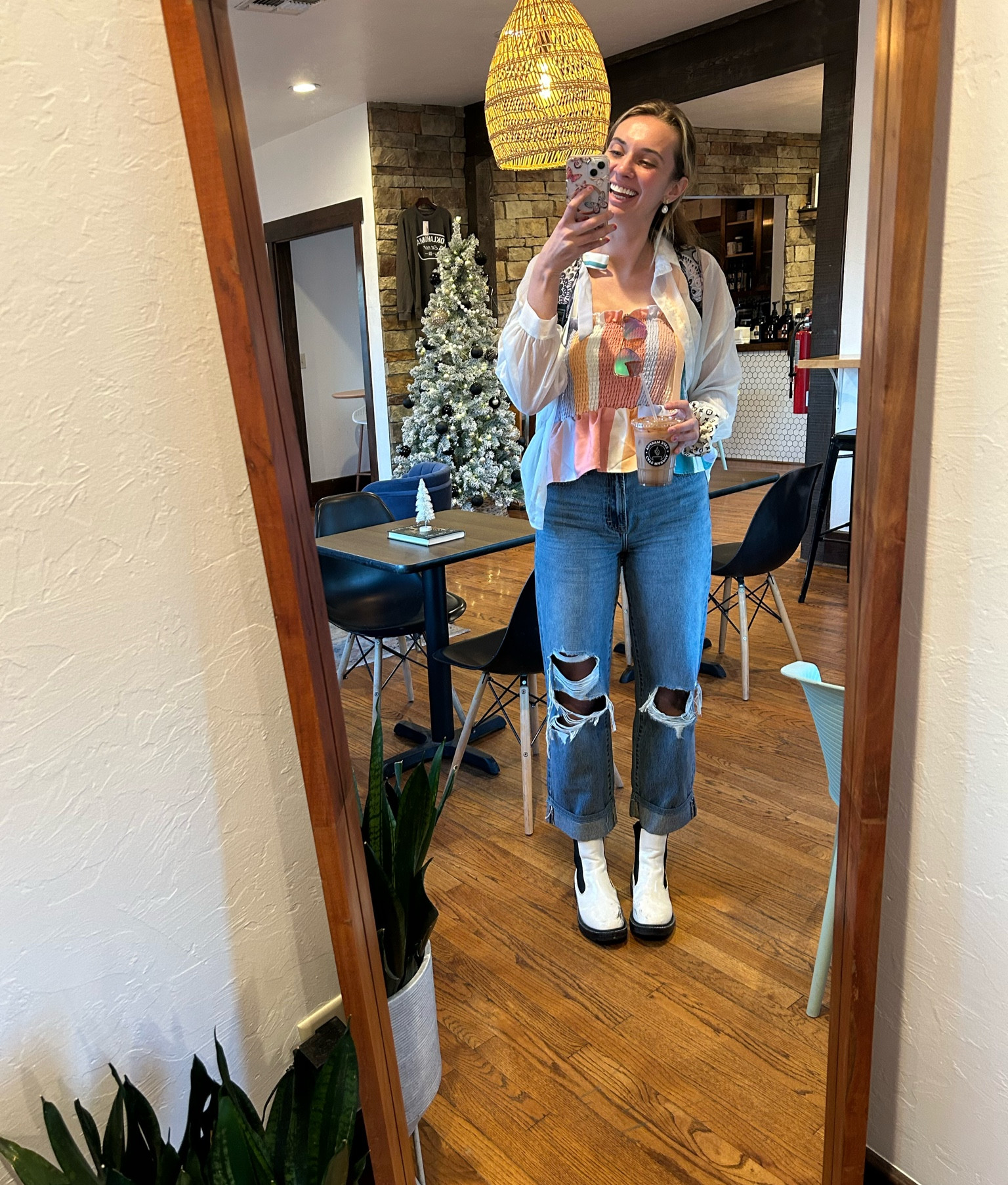 OBSESSED w/ my new jeans !!! Of course I got them from Alter’d State😍 These jeans are so cute, and fit so well!!! ⭐️ 

#LTKstyletip