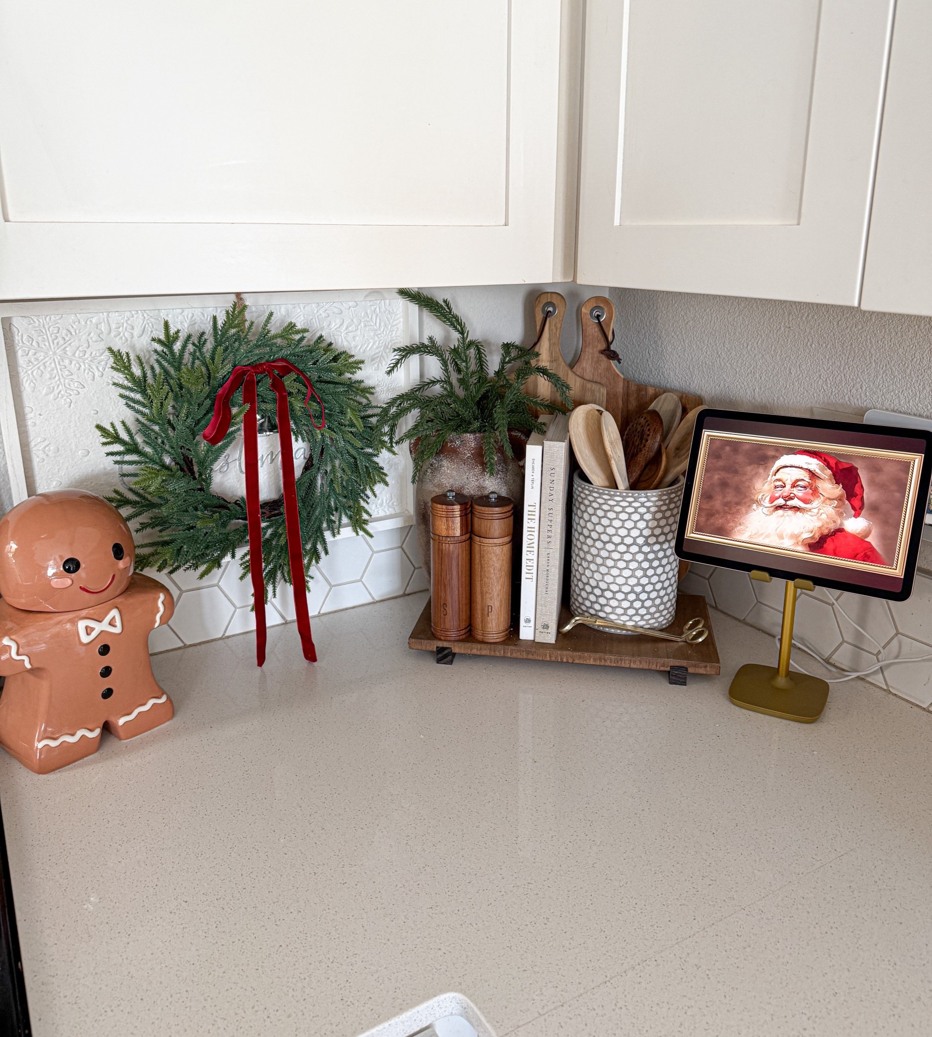 Christmas kitchen corner decor 

#christmasdecor #christmasdecorating #christmas 

#LTKHome #LTKHoliday #LTKSeasonal