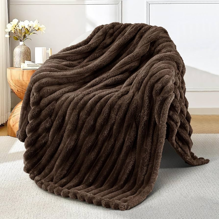 Exclusivo Mezcla Fleece Throw Blanket for Couch, Super Soft Striped Jacquard Bed Blanket, Lightwe... | Amazon (US)