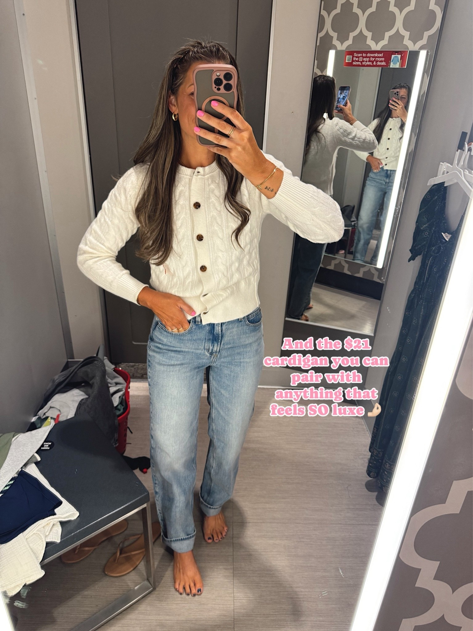 XS. Soooo soft! Such a great fall and winter staple. Wear casual with jeans or dressy for work!!