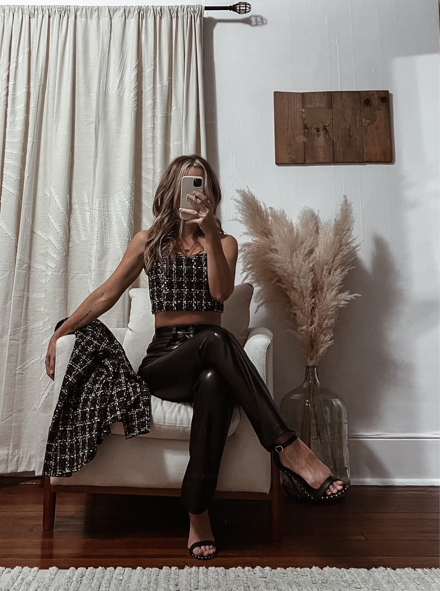 If these black faux leather pants aren’t in your closet, they should be🖤 So buttery soft. Comes in 3 different lengths. True to size. And so versatile! Tweed top set is currently on sale 😉

#fauxleatherpants
#falloutfits
#blackleatherpants


#LTKxAF #LTKsalealert #LTKstyletip