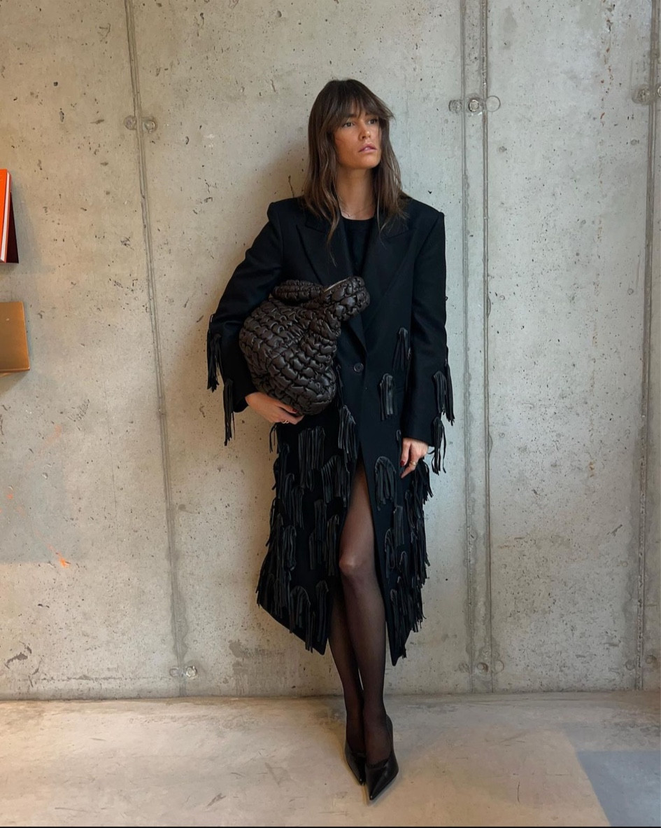 COS atelier 

manteau en cuir texturé noir, long manteau en cuir noir, sac matelassé verni marron, sac COS matelassé 
#SasCOS #COSbag #COSatelier

#LTKitbag #LTKstyletip