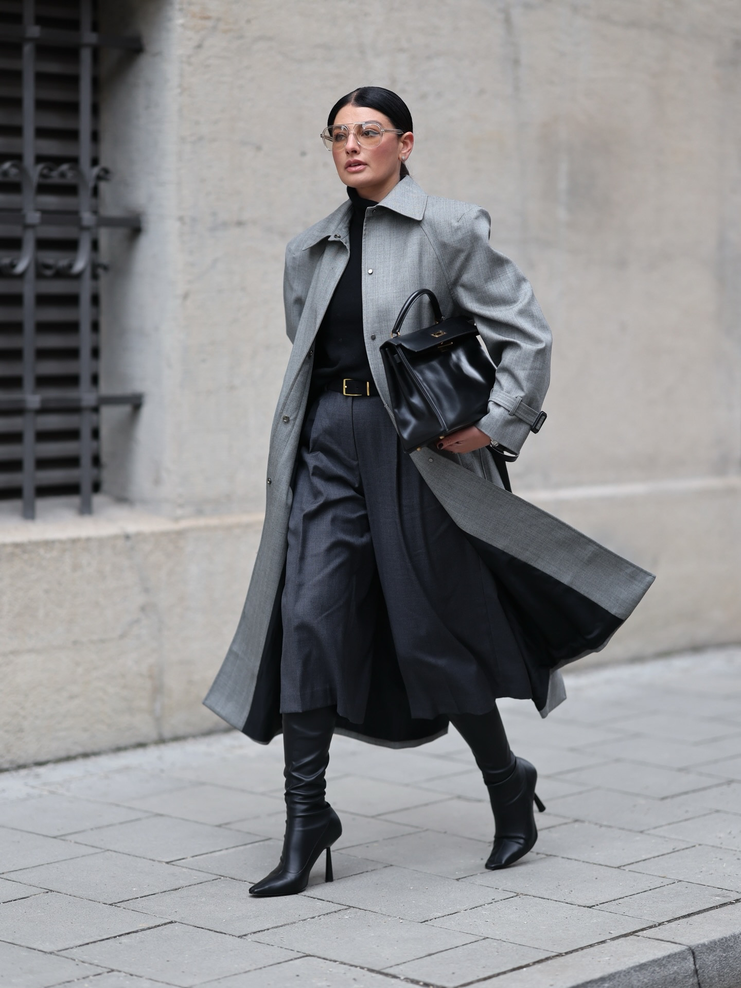 Ich liebe die Fotos und den Look so sehr, dass ich mich einfach nicht für ein Paar entscheiden konnte. 🫶🏻
Ich verlinke euch alles in den Stories. Wie findet ihr den Look? 📸 @moritzscholz_ #streetstyle #fashion #springtrends #fashionblogger