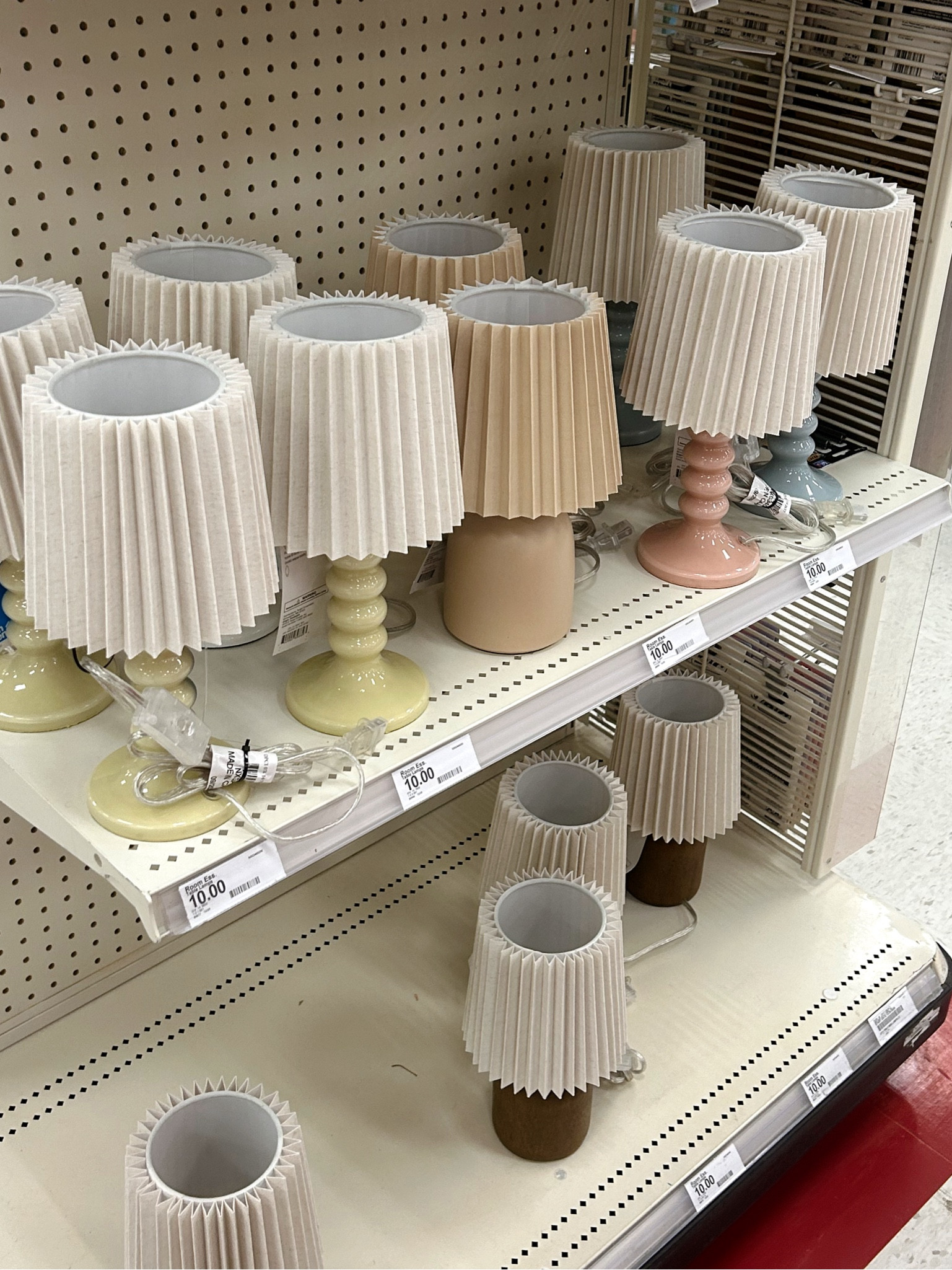 The cutest $10 table lamps!