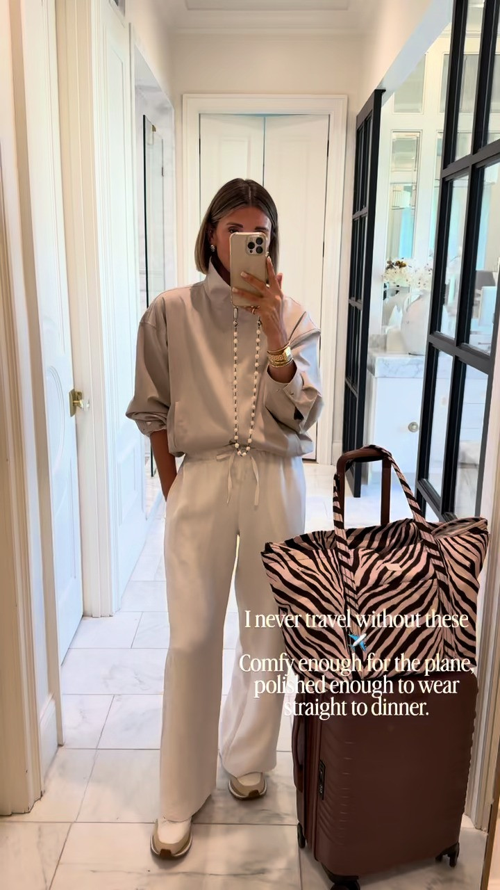 The perfect airport look, I never travel without these pants.

#LTKCon #LTKTravel