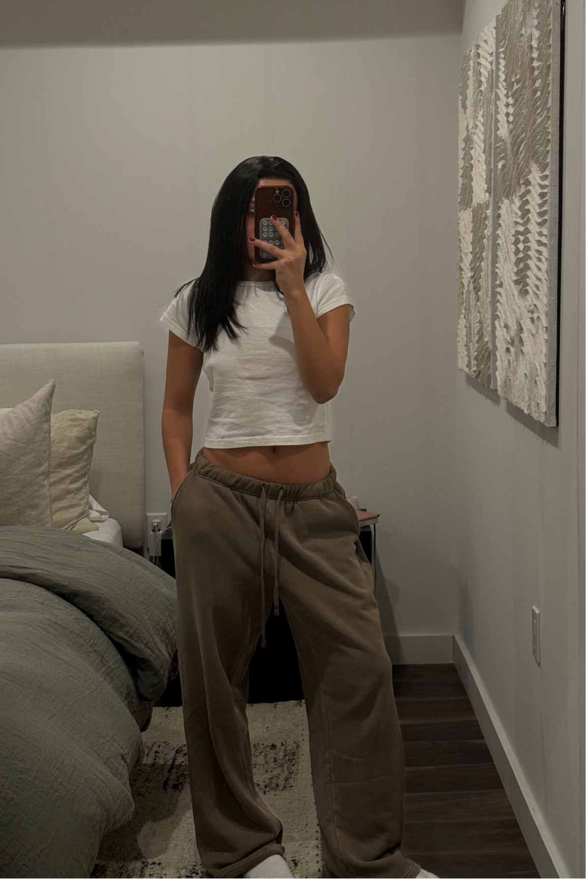 Elwood tan straight leg sweatpants, brandy Melville white tee, TNA white socks 

#LTKSpringSale #LTKstyletip #LTKfindsunder100