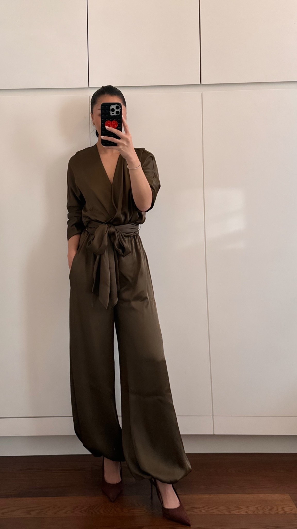 If you are petite finding ballon cuff pants is key >> 

#LTKootd #LTKPetite #LTKFindsUnder100