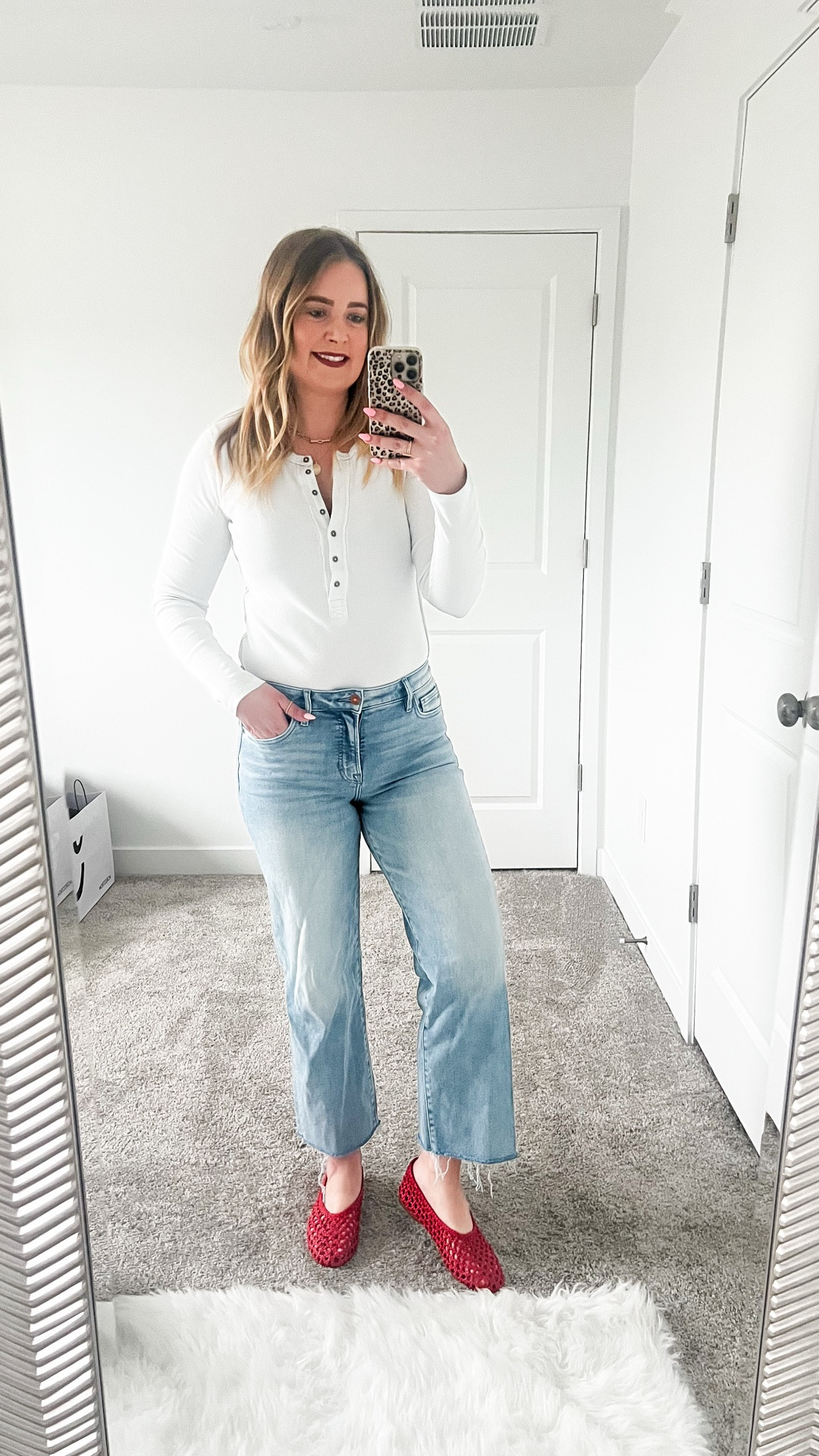 Casual spring outfit 🌸 I am loving these VICI denim jeans. They run true to size and have the perfect wash for spring and summer.
#springoutfits #casualstyle #denimjeans #springstyle #everydayoutfit #ltkstyle #ltktravel #ltkspring