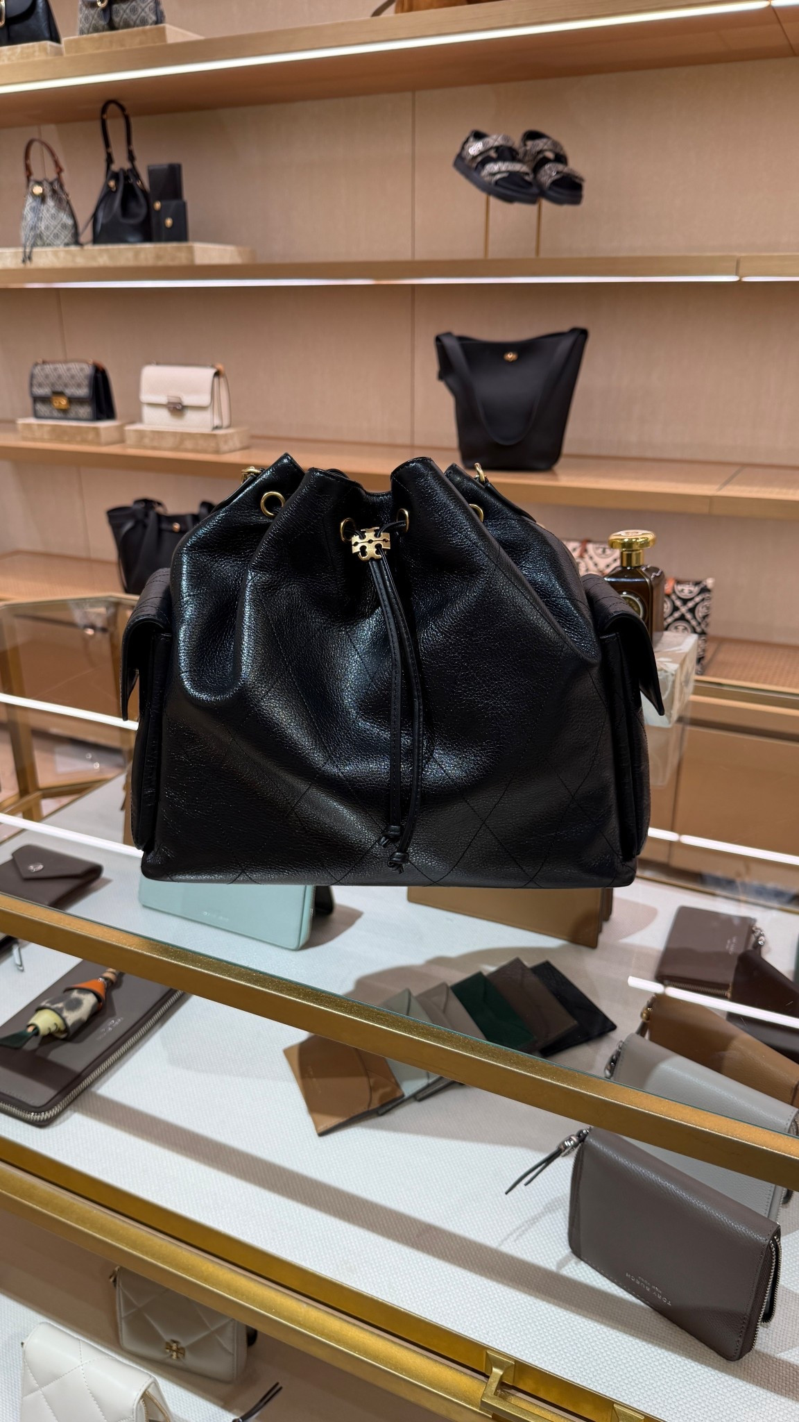 The Tory Burch Quilted Charlie Drawstring Bag in Large is truly the perfect everyday bag. 🤏🏾



#LTKSaleAlert #LTKMidsize #LTKTravel