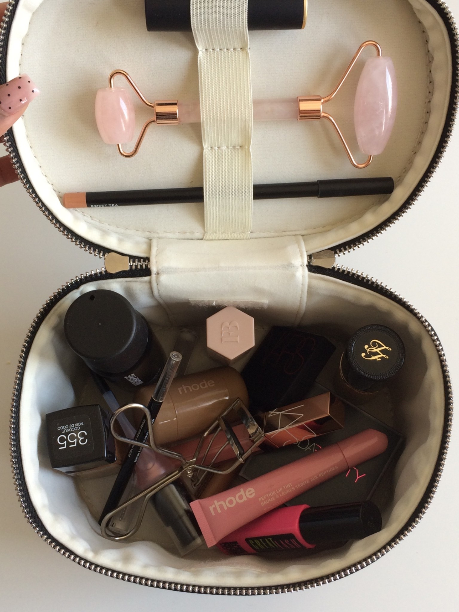 glimpse inside my vanity case from amazon — shop the link below 🩰

#LTKbeauty