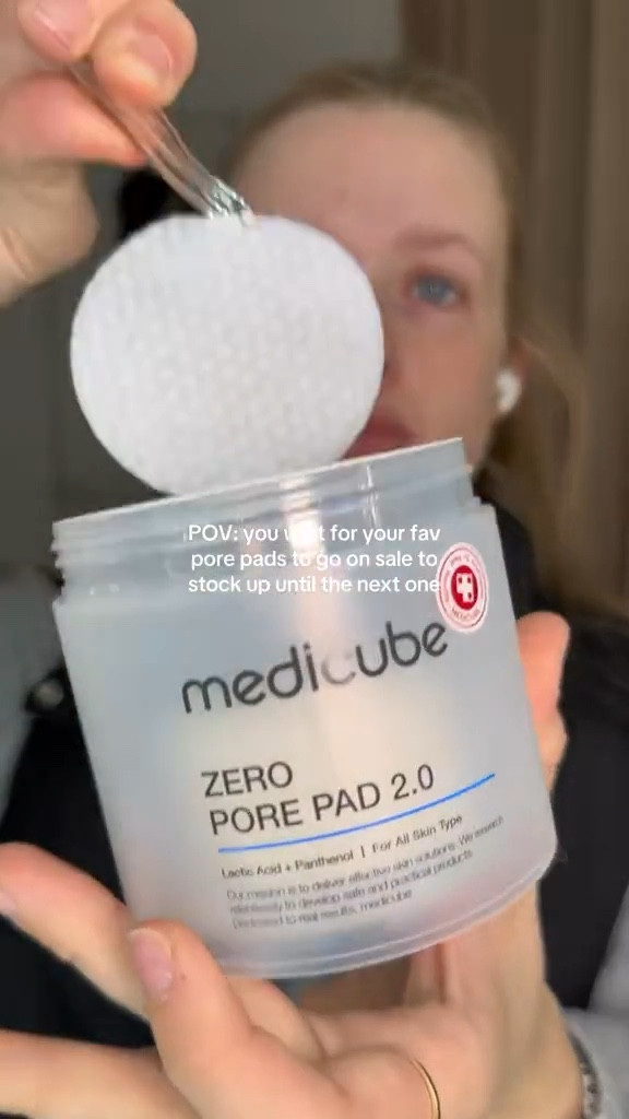 My favorite little skin reset 🤍 Gentle exfoliation that keeps pores looking fresh and refined.

• Medicube pore pads
• toner pads for pores
• gentle exfoliating pads
• skincare for textured skin
• acne prone skincare
• minimalist skincare routine

#LTKBeauty