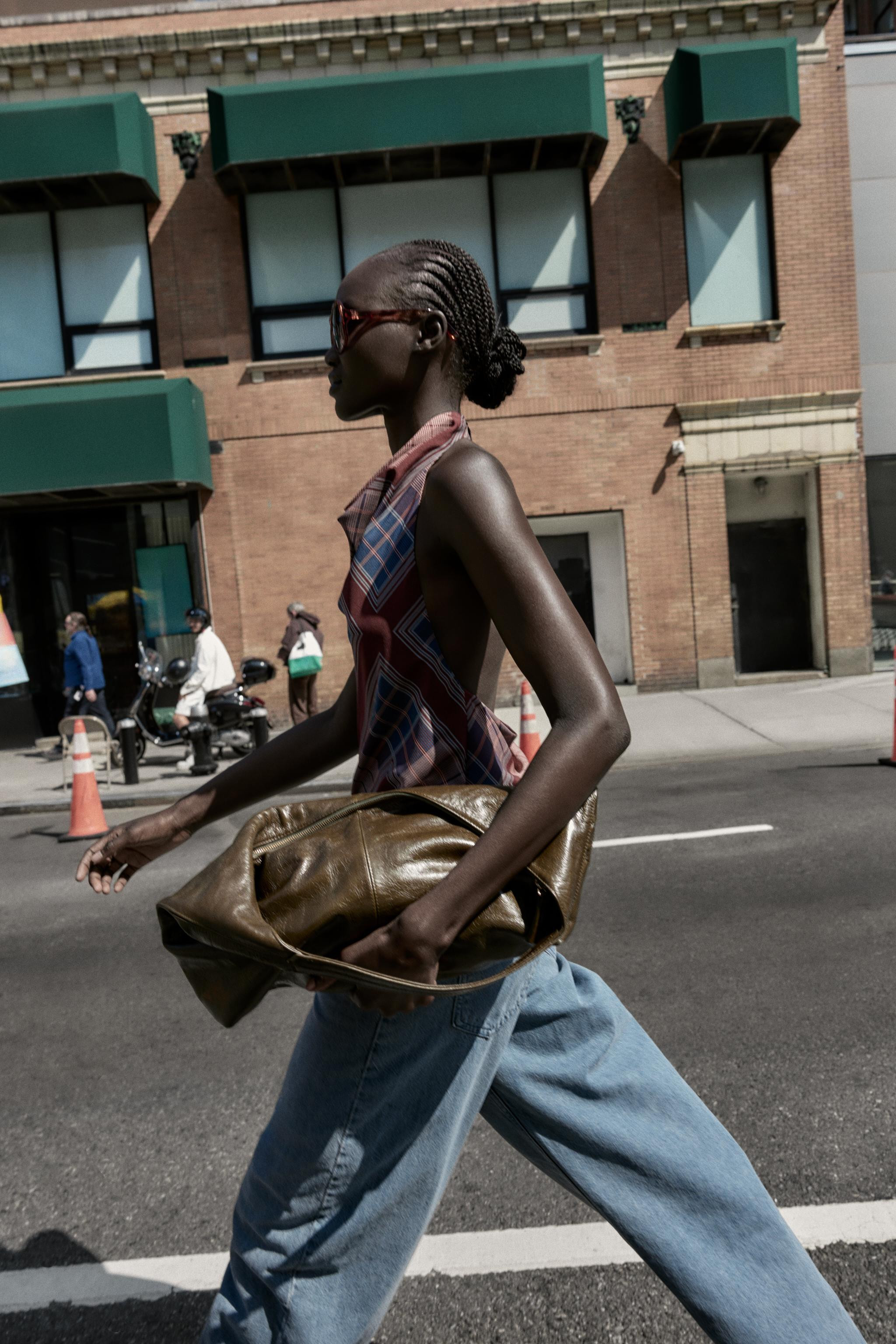 ASYMMETRIC PRINTED HALTER TOP | Zara US