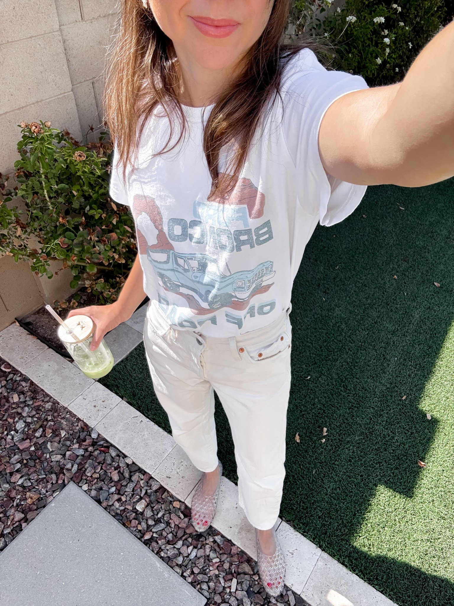 This is my go-to “I need to look put together fast” outfit.

Easy tee + petite-friendly straight jeans that actually fit (no dragging, no cuffing). I wear this combo on repeat.

These flats instantly elevate it but still feel casual.

Simple, wearable, done.

petite jeans, 5’2 outfit, everyday mom outfit, casual outfit ideas, straight leg jeans petite, easy outfits
@levi 
