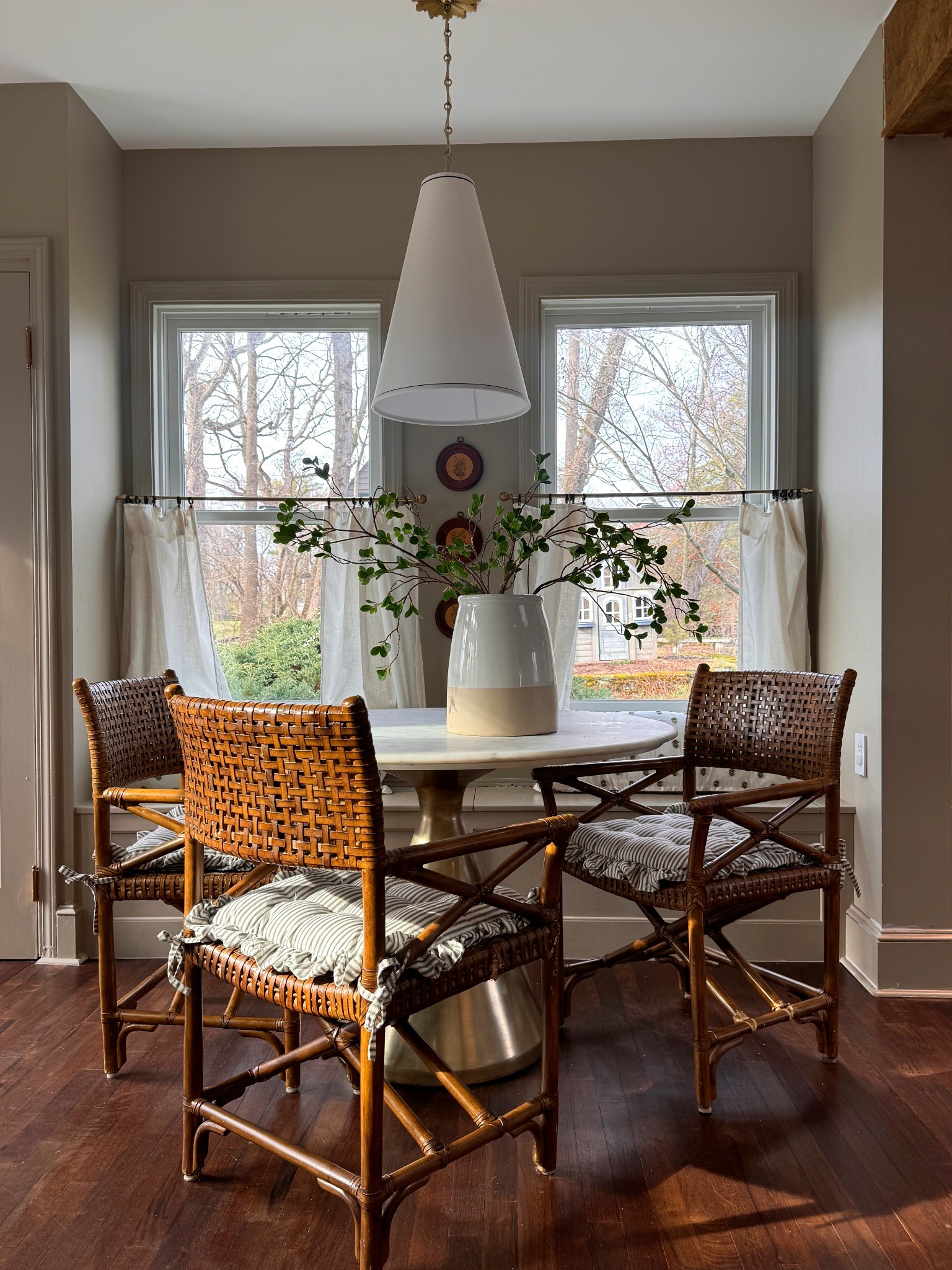 Breakfast nook refresh! Swapped out the faux stems, pillows and cushions for spring.

#LTKSeasonal #LTKHome