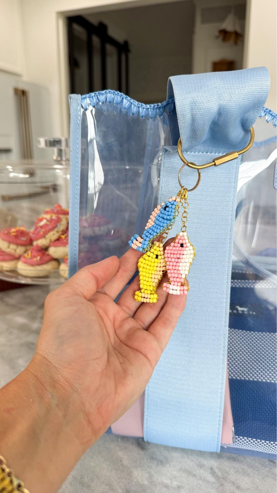 The girls have been loving making these fish keychains. Such a fun activity for them 

#ltkkids #keychains