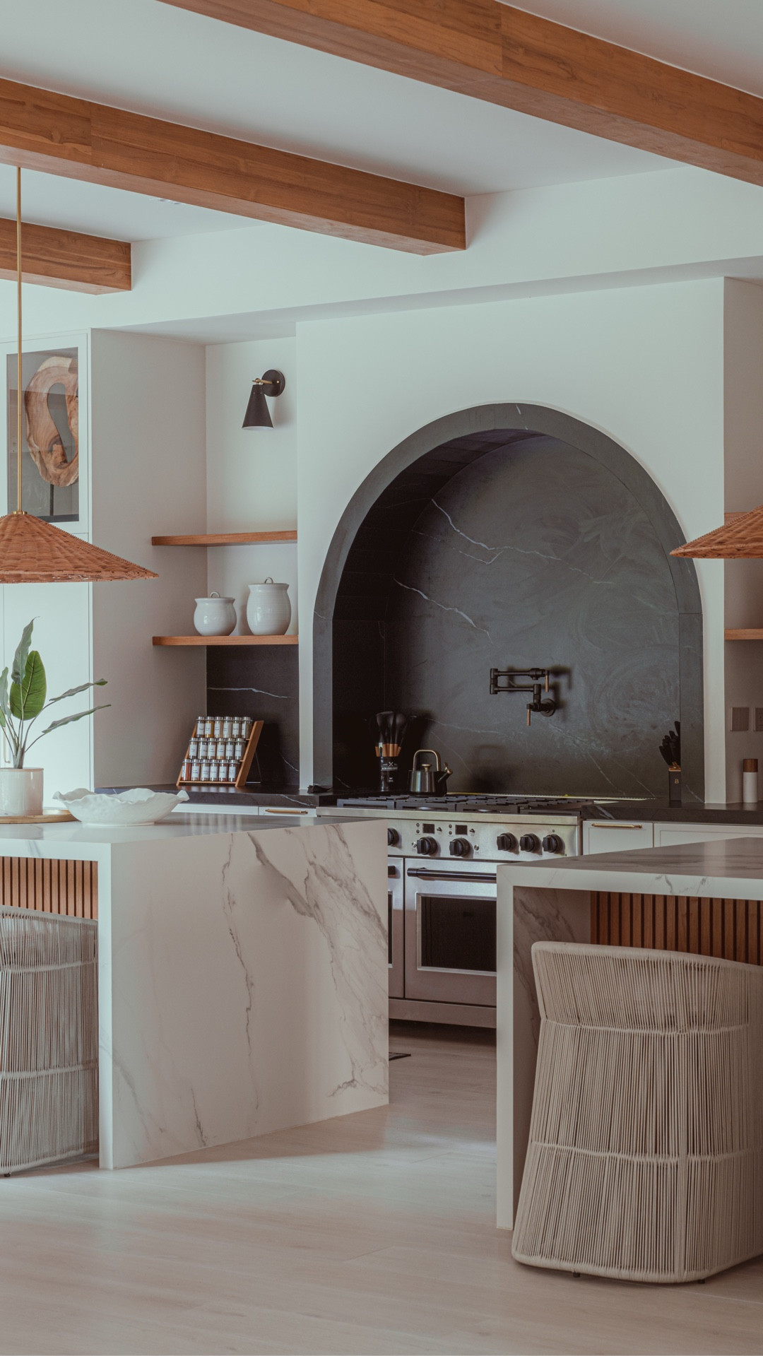 When design + function team up, you get a kitchen that feels as good as it looks. 🌊 With double island dreams + pendant light glow, this kitchen shows how natural details bring all the warmth. Follow along to see the walk-around butler’s pantry, you don’t want to miss! 🌴


#LTKFamily #LTKHome #LTKStyleTip