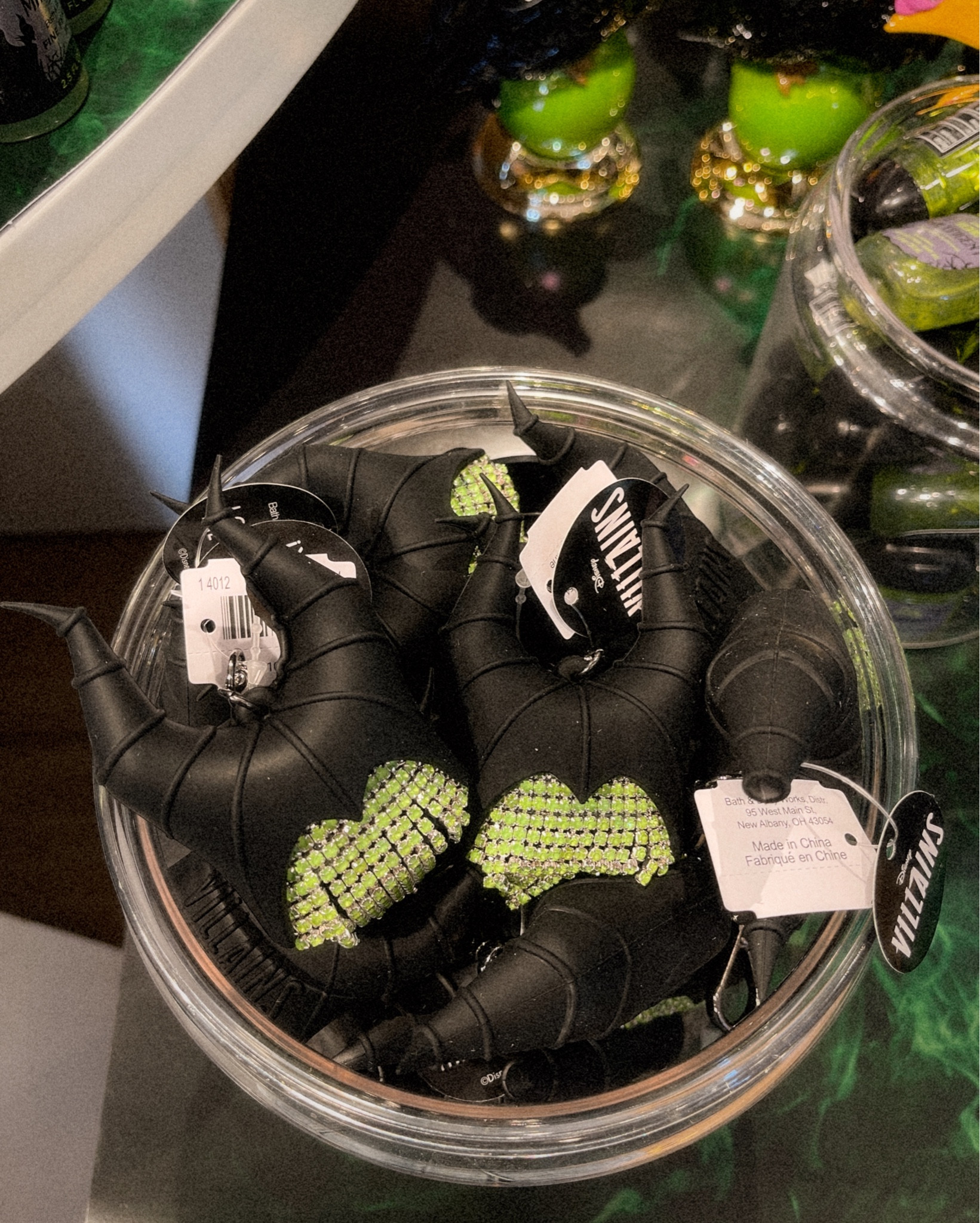 checked out the #bathandbodyworks villains collection; the accessories are 😮‍💨

#LTKHome #LTKSeasonal #LTKFindsUnder50