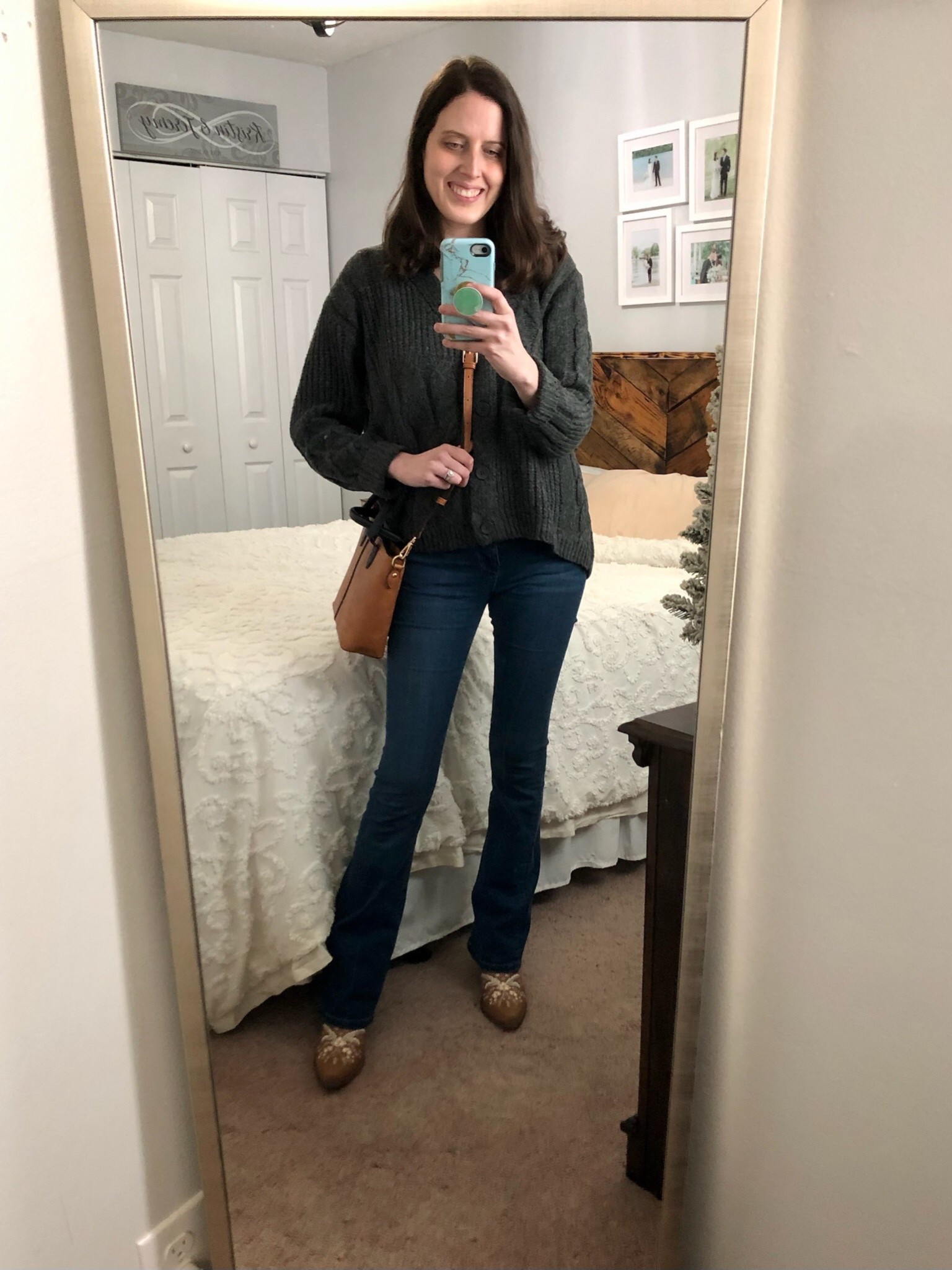 Perfect Weekend outfit

Oversized charcoal gray vneck cardigan sweater 
Boot cut mini flare leg jeans
Embroidered cowboy boots
Tan and black Crossbody handbag 



#LTKFindsUnder100 #LTKSeasonal #LTKootd