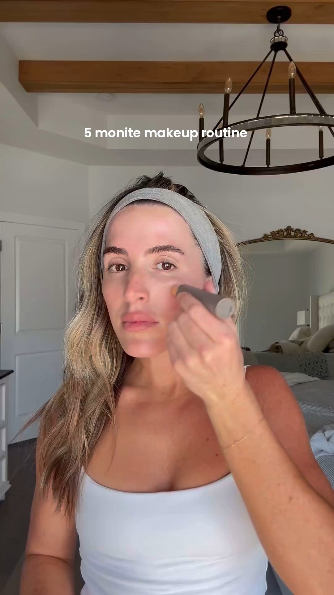 5 minute makeup routine!

Foundation shade: bisque
Concealer shade: light medium 
Cream bronzer shade: 2
powder bronzer shade: golden hour 
blush shade: pop star 
Lip liner shade: iconic nude
lip plump shade: blueberry ice 

Glowy foundation
Light foundation 
no flake mascara 