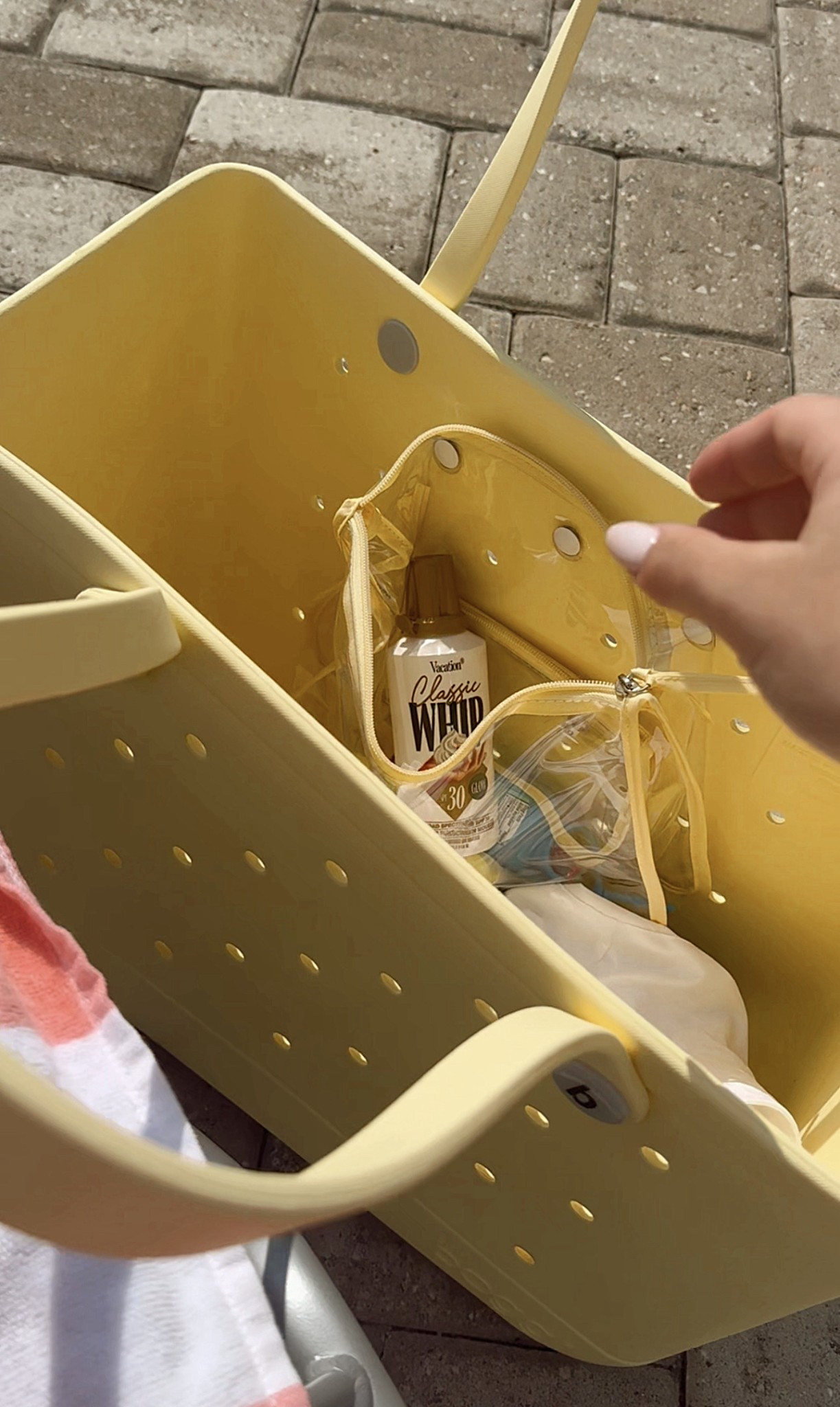 BUTTER YELLOW BOGG BAG 🌼🍌🍋💛

the best beach/catch all bag! in color “bananarama” and size large! 

#LTKTravel #LTKFamily #LTKItBag