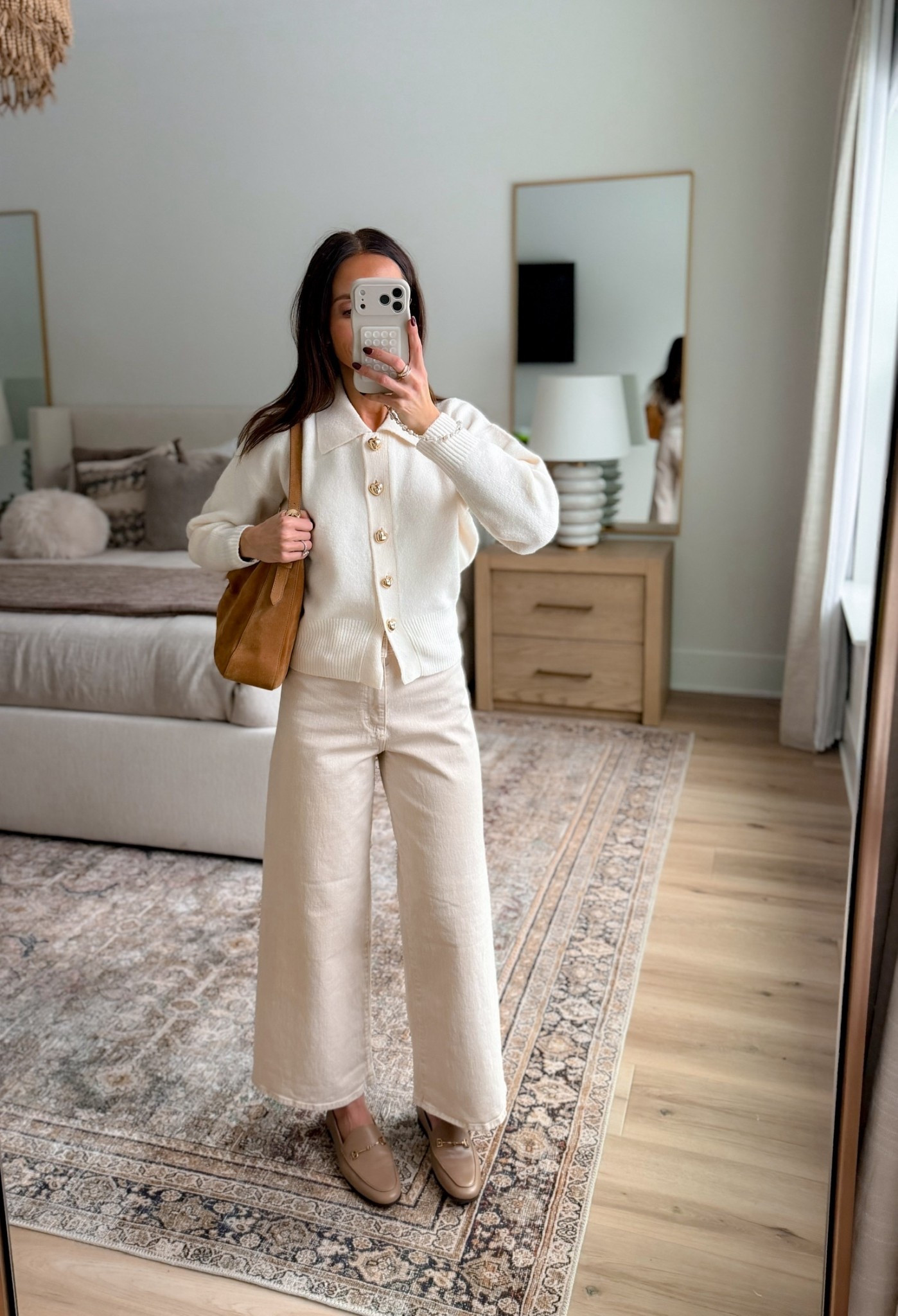 Neutral monochrome fall look 🤎 suede bag, wide leg pants, cardigan, fall fashion, elevated casual, annabrstyle



#LTKootd #LTKHoliday #LTKSeasonal