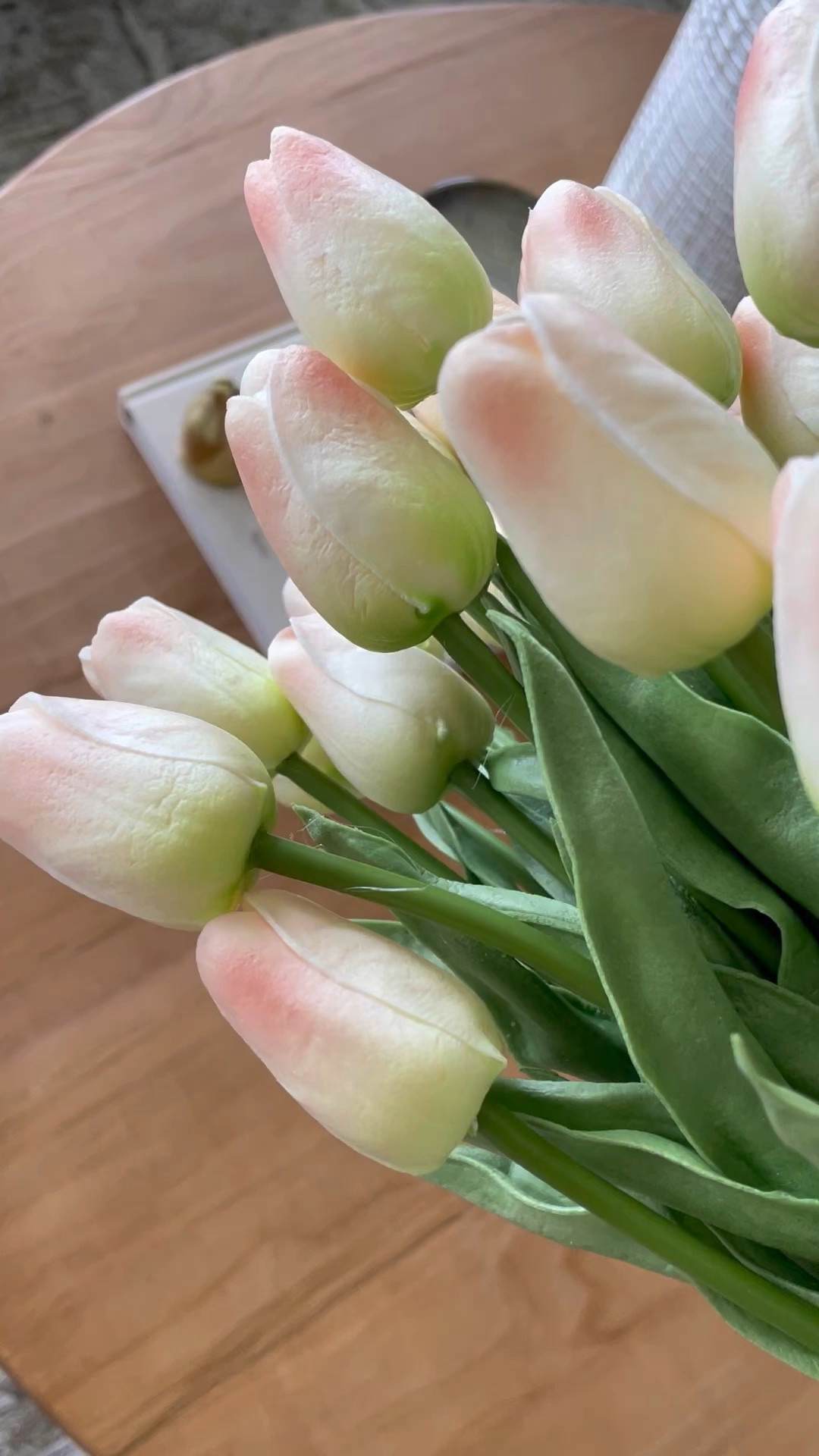 Realistic stems, spring stems, Spring flowers, spring so flowers, spring stems

#LTKhome #LTKSeasonal #LTKVideo