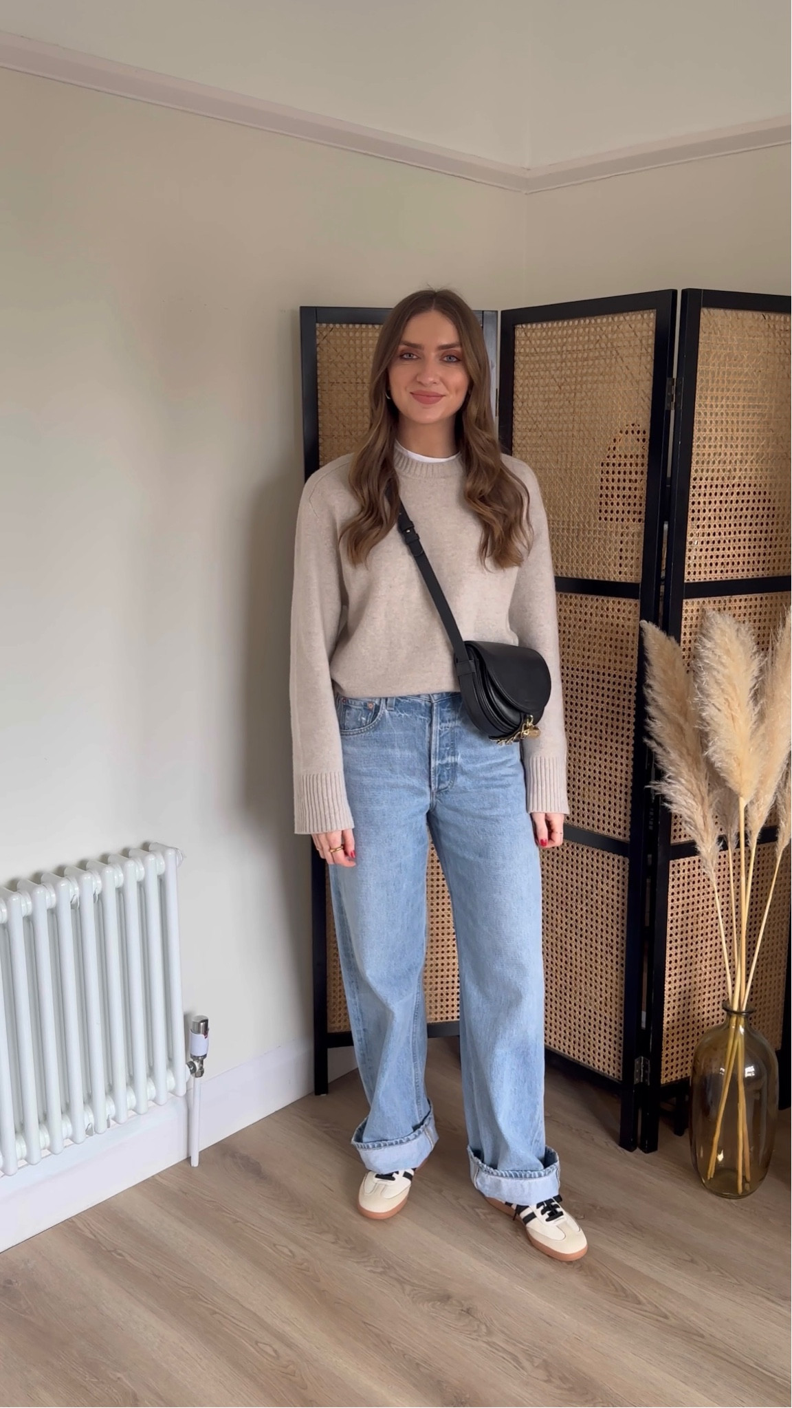 Styling the hardest working item in my wardrobe from last month…

Small in the & Other Stories Boxy Cashmere-Blend Jumper

A 25 in the Citizens of Humanity Ayla Baggy Cuffed Crop In Skylights. I’m 5ft 6 

Adidas Samba trainers 

See by Chloe small mara bag 

 


Smart casual outfit, blue jeans outfit, capsule wardrobe

#LTKSeasonal #LTKeurope #LTKstyletip