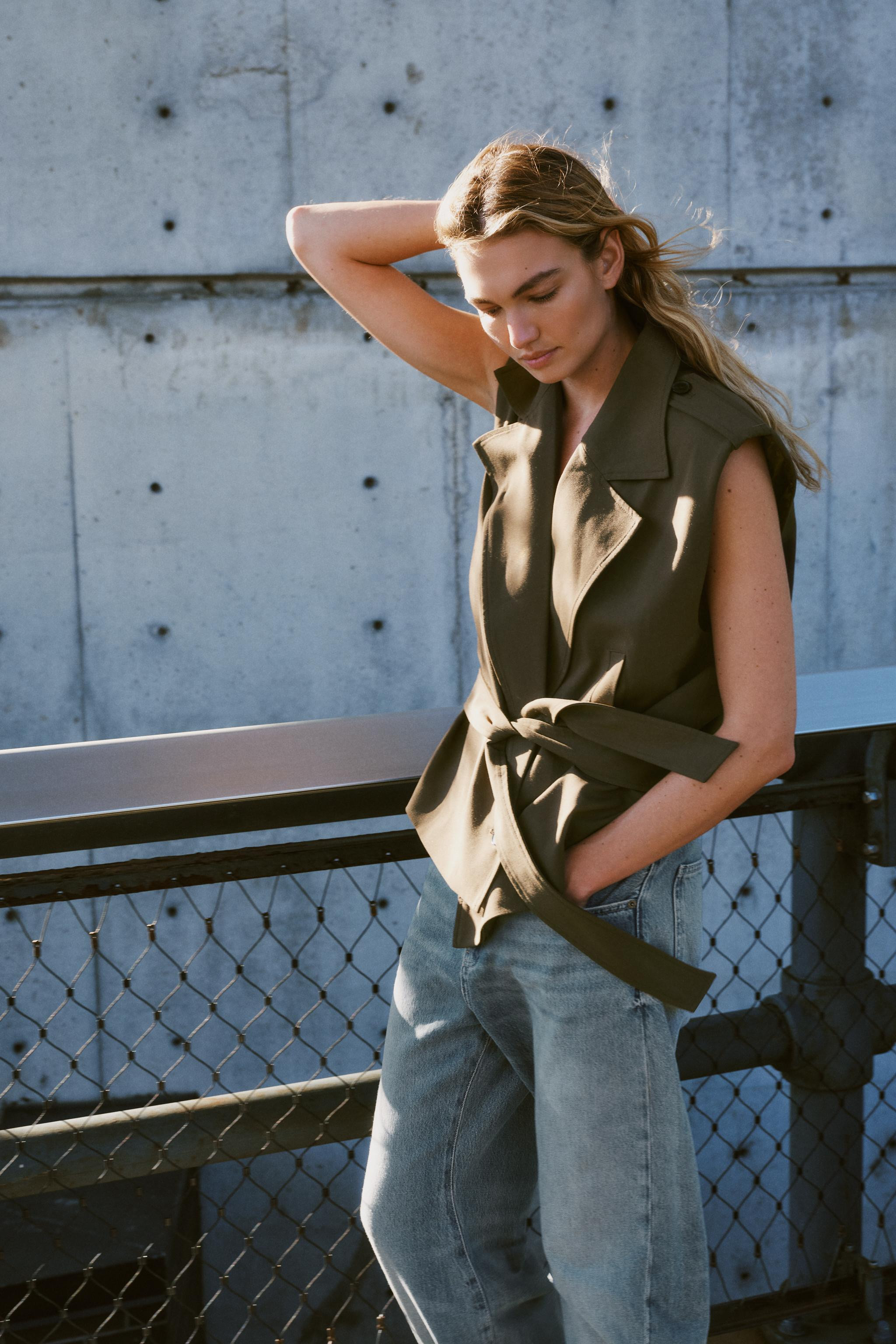 SHOULDER PAD BELTED VEST | Zara US