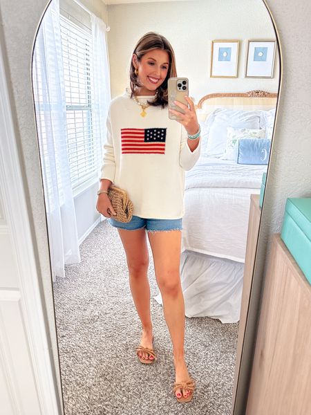 4th of July fit! Code LOUISE15 at Tuckernuck! Wearing a S in sweater and 26/reg in shorts!

#LTKStyleTip