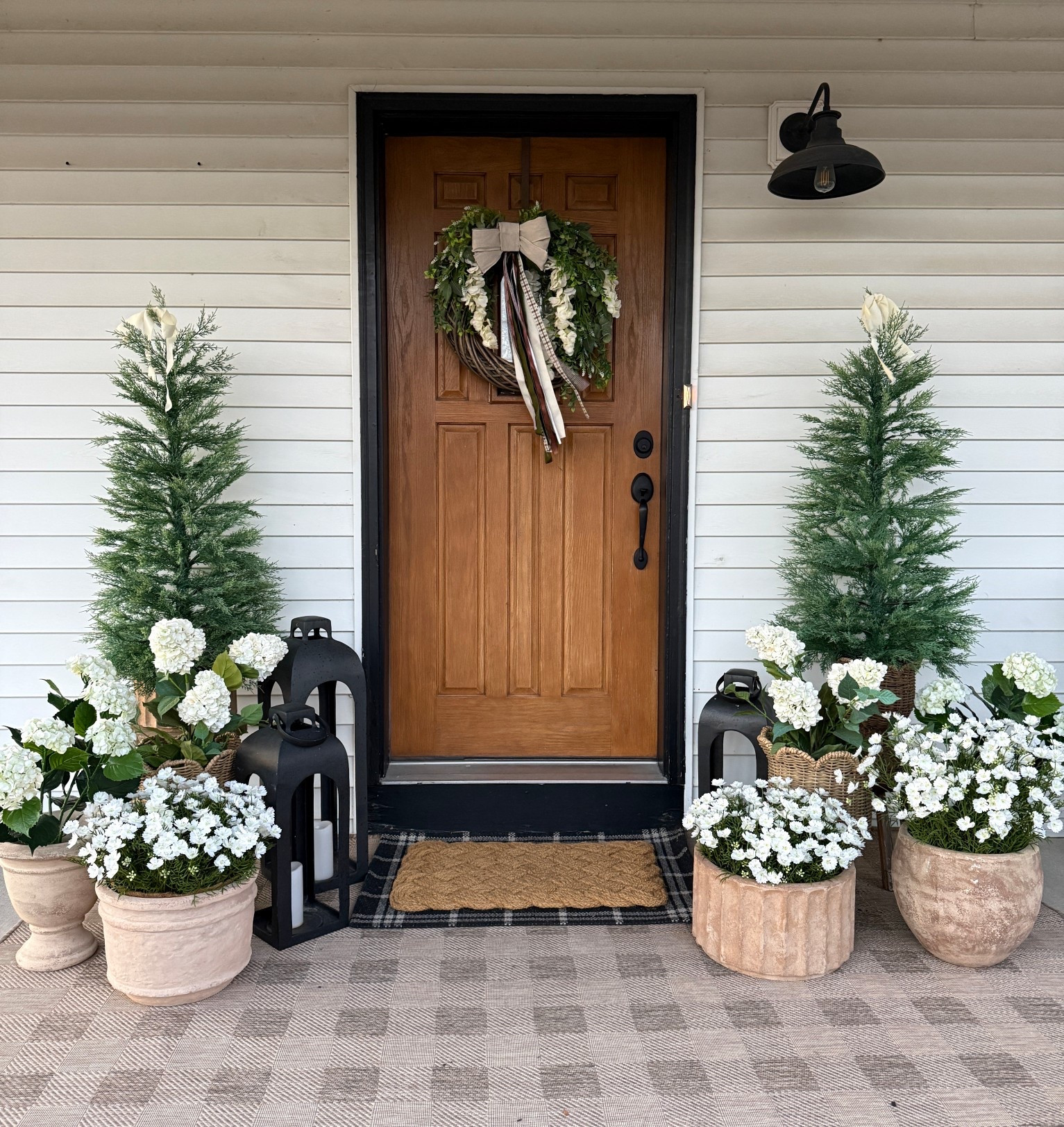 faux plants save $ if you struggle to keep your plants alive!!

#fauxplants #porchdecor