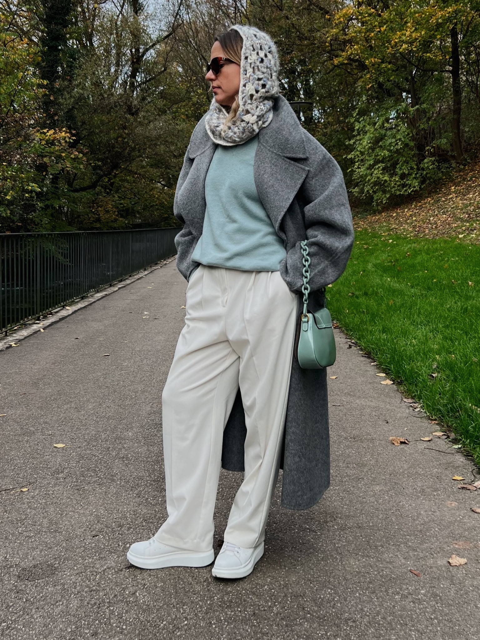 Oversized look woth a touch of color 

#LTKstyletip #LTKeurope #LTKunder50