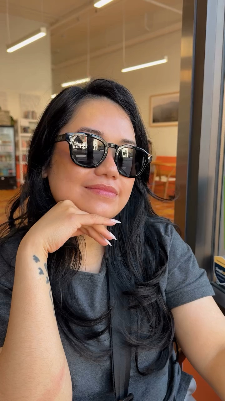 Sunglasses off. Lip oil on. Coffee in hand. ☕🕶️ Neutrogena Hydro Boost with hyaluronic acid — the one swipe that makes the whole moment. Hydrated, glossy, ready. @neutrogena 

#NeutrogenaHydroBoost #LipOil #HyaluronicAcidLips #LipCareRoutine #GlossyLips