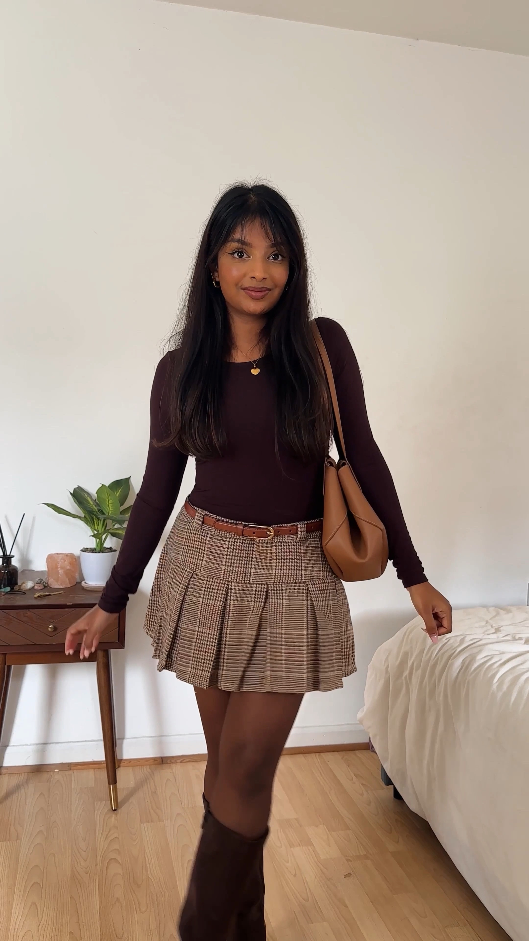 Fall outfit of the day 🤎
_
#outfitinspiration #outfitoftheday #fallfashion #falloutfits #fallseason #fallstyle #capsulewardrobe #fallaesthetic #autumnfashion #pinterestinspired #pinterestfashion #petitefashion autumn trends 2024, fall fashion trends suede boots, brown suede boots, polene bag