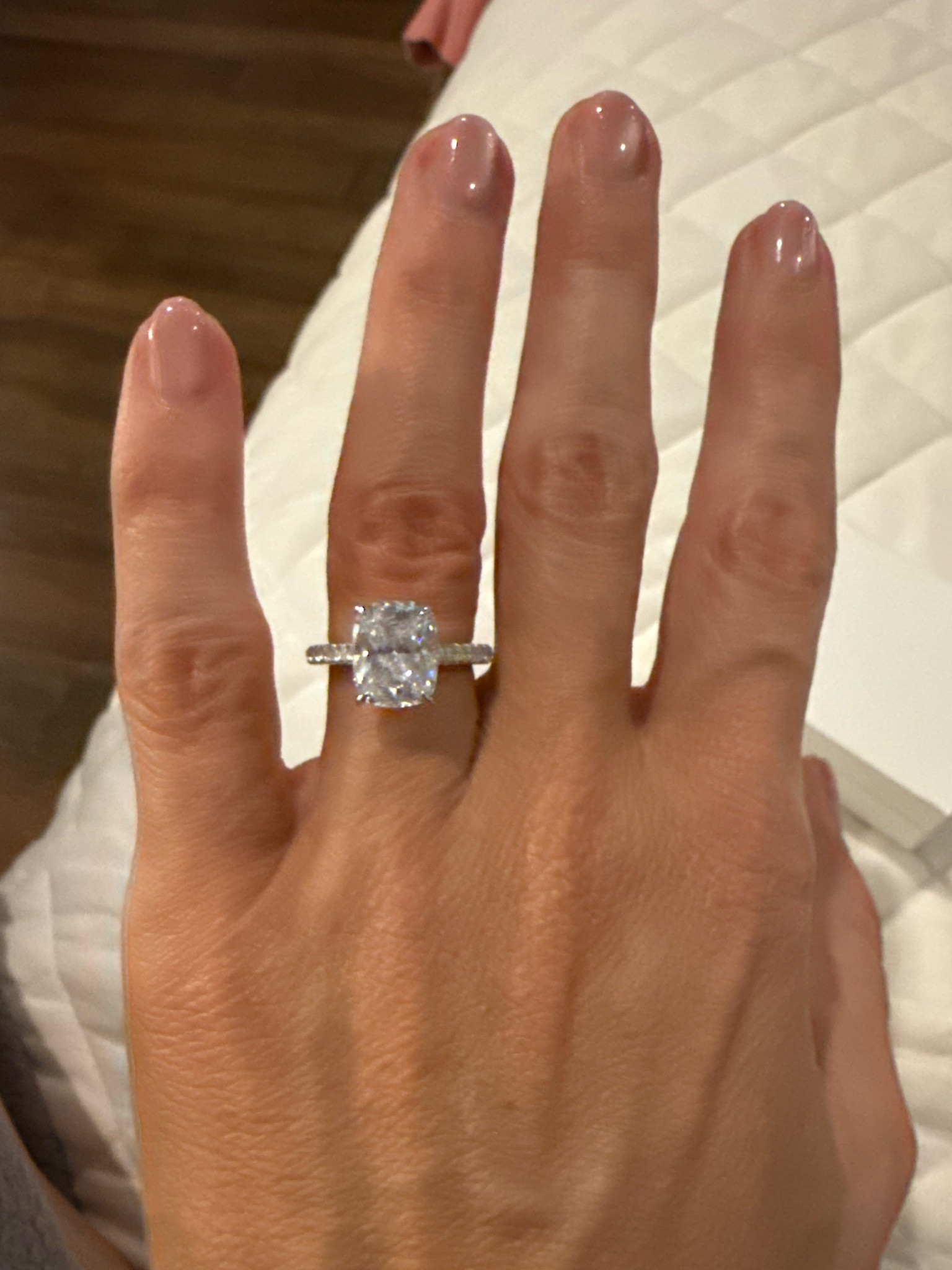 Had a get a standing while my ring is in the shop, Amazon 3carat diamond ring for win, amazinnngggg quality!!!!! Chefs kiss 💋💋💋