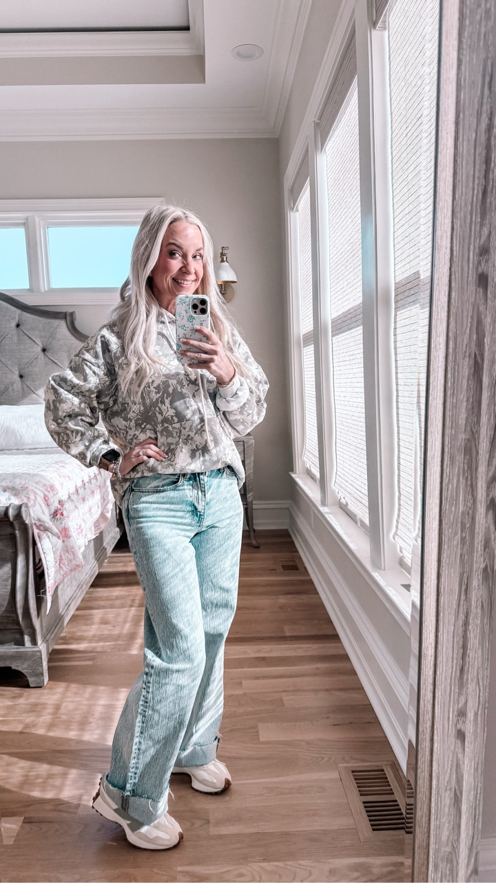 One Week until DISNEY!! That means lighting lanes and Christmas Disney Nails! 🎄✨❤️🎅🏻
@linedandtopped you NAILED IT! Thank you for always seeing my vision with my Disney Nails! 

🩷Pink Minnie Gingerbread PJs @shop.magic.on.main ✨use code SOUTHERNCINDERELLA 

#disneycontentcreator #disneyparks #waltdisneyworld #supportsmallbusiness christmasnails #grwm