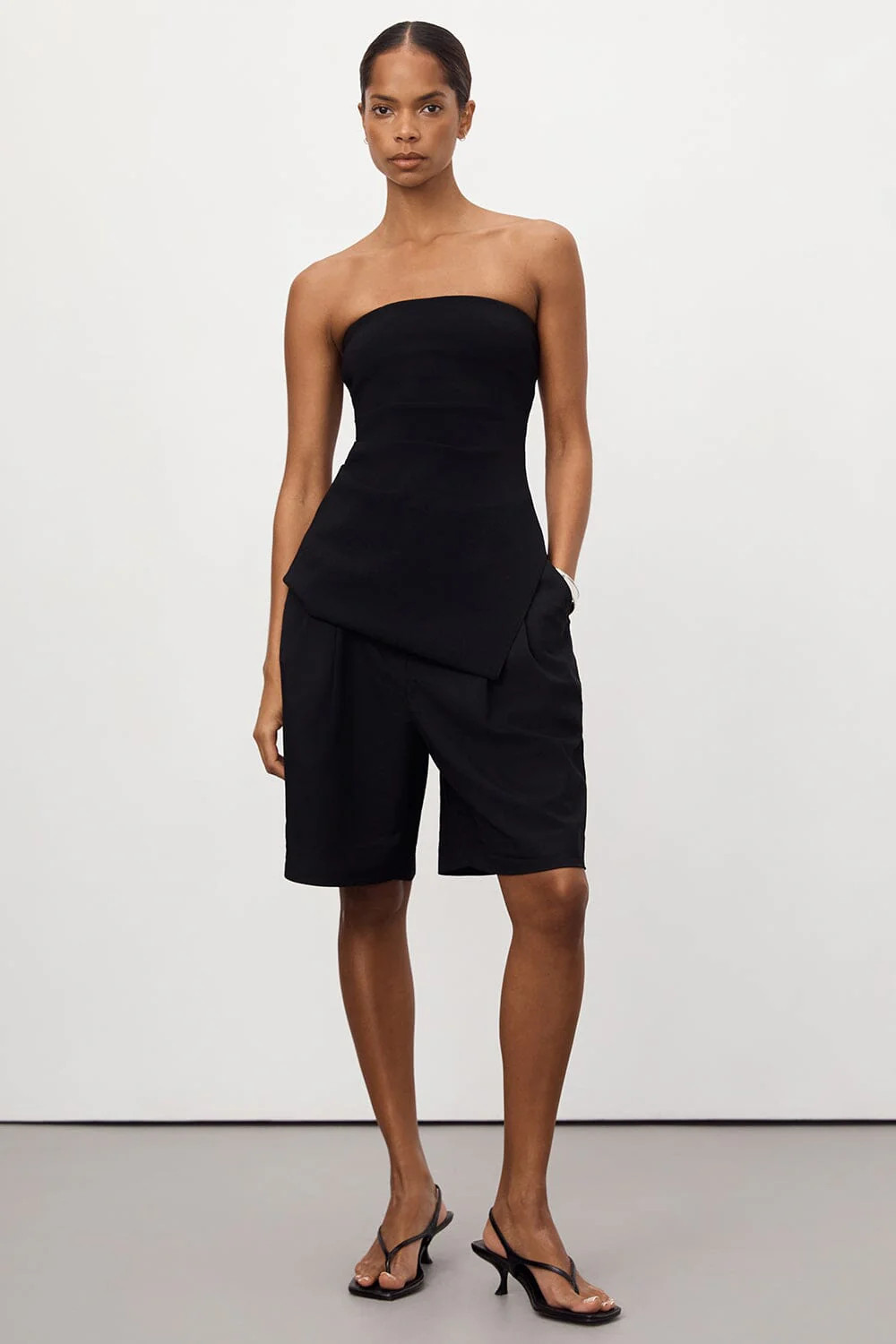 LIZA BLACK TAILORED BERMUDA SHORT | DISSH