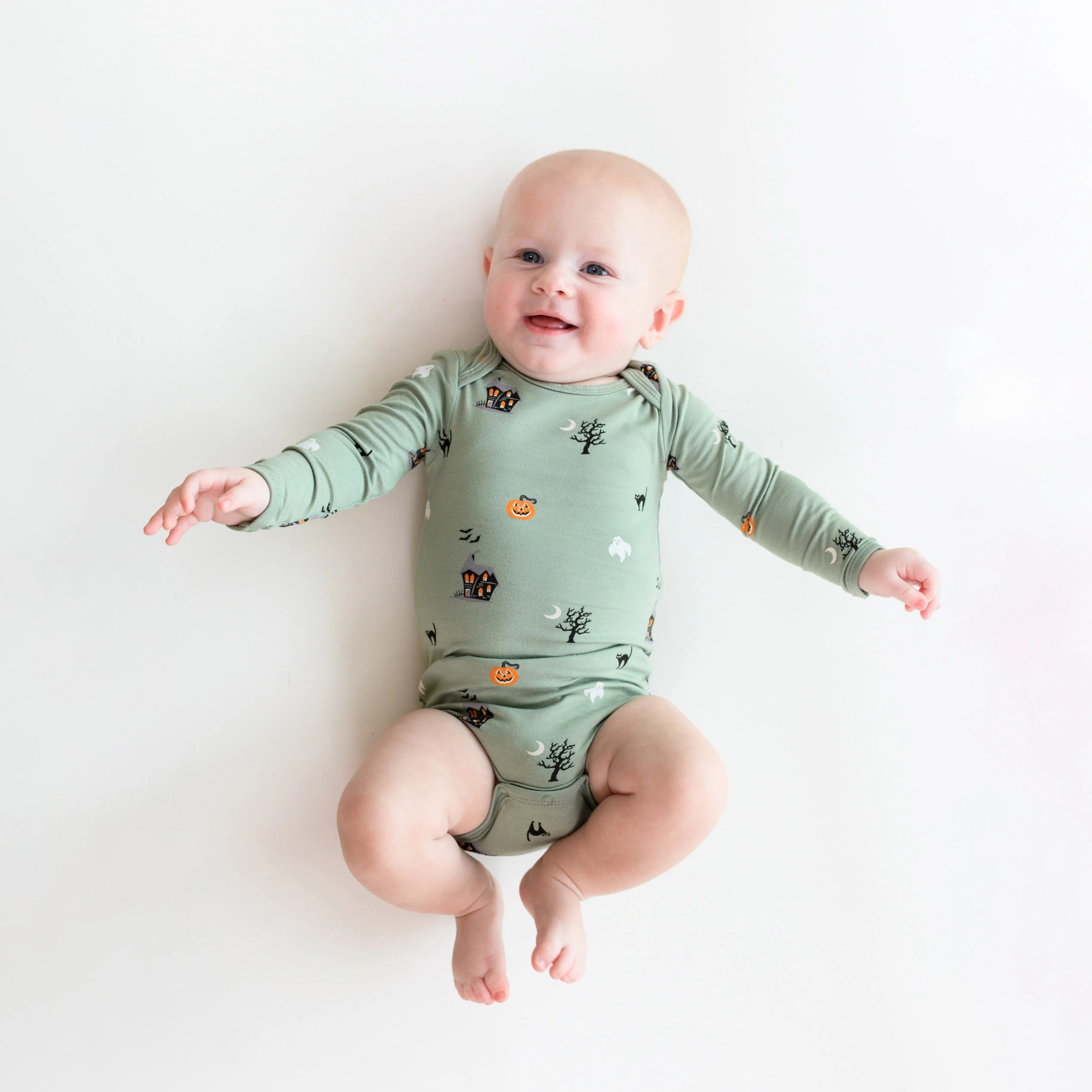 Long Sleeve Bodysuit in Spooky | Kyte BABY