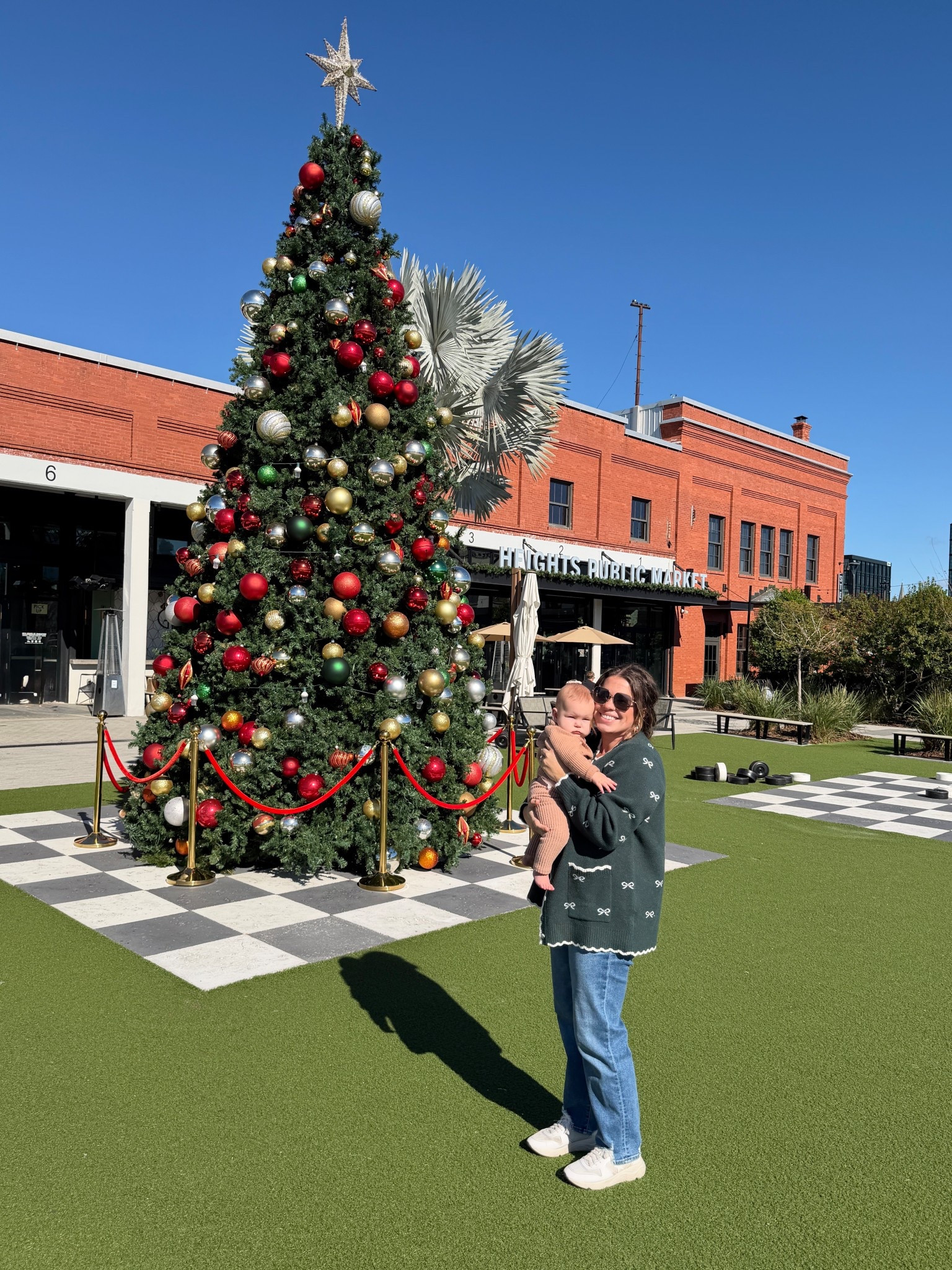 Just a girl born and raised from Tampa FL, growing her family, sharing her favorite midsized feminine outfits and living life.

#LTKootd #LTKmomlife #LTKdayinmylife