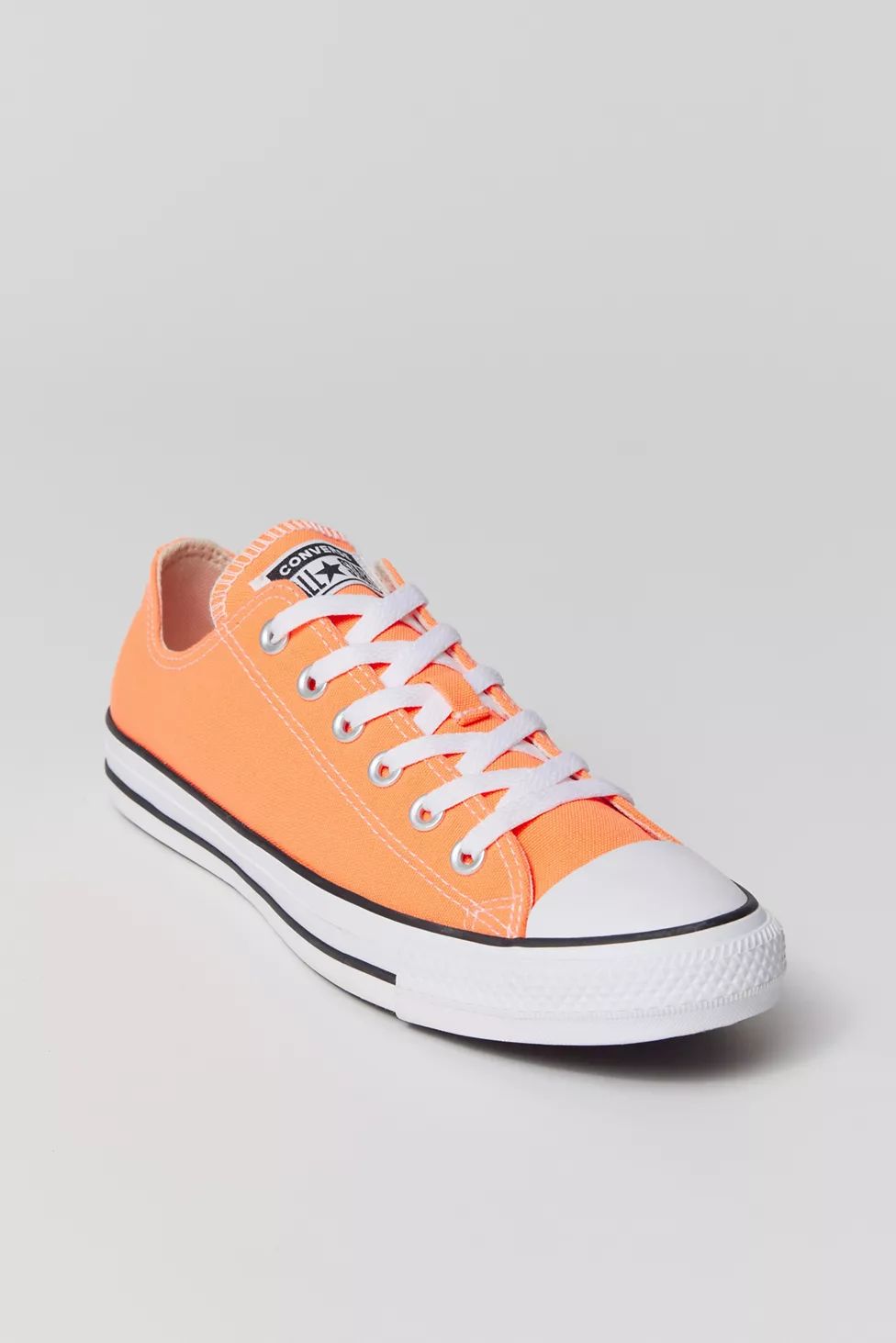 Converse Chuck Taylor All Star Low Top Sneaker | Urban Outfitters (US and RoW)