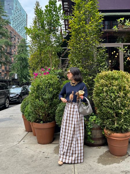 NYC OOTD - feeling so fall with this outfit I just can’t wait!! 


Work outfit | teacher outfit | maxi skirt | fall outfit 

#LTKFind #LTKSeasonal #LTKitbag