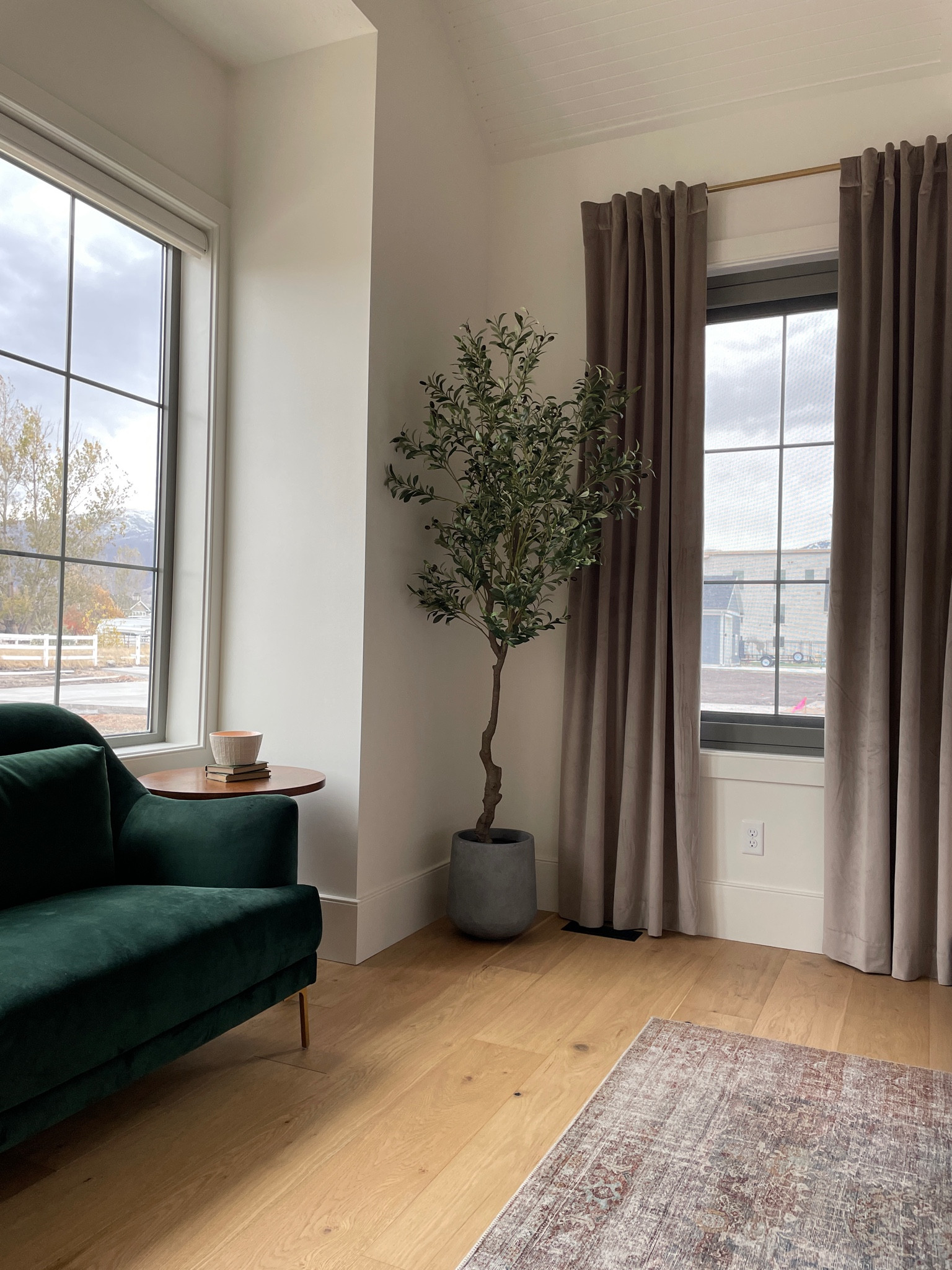 Cozy corner of our room 🥰 

#LTKhome