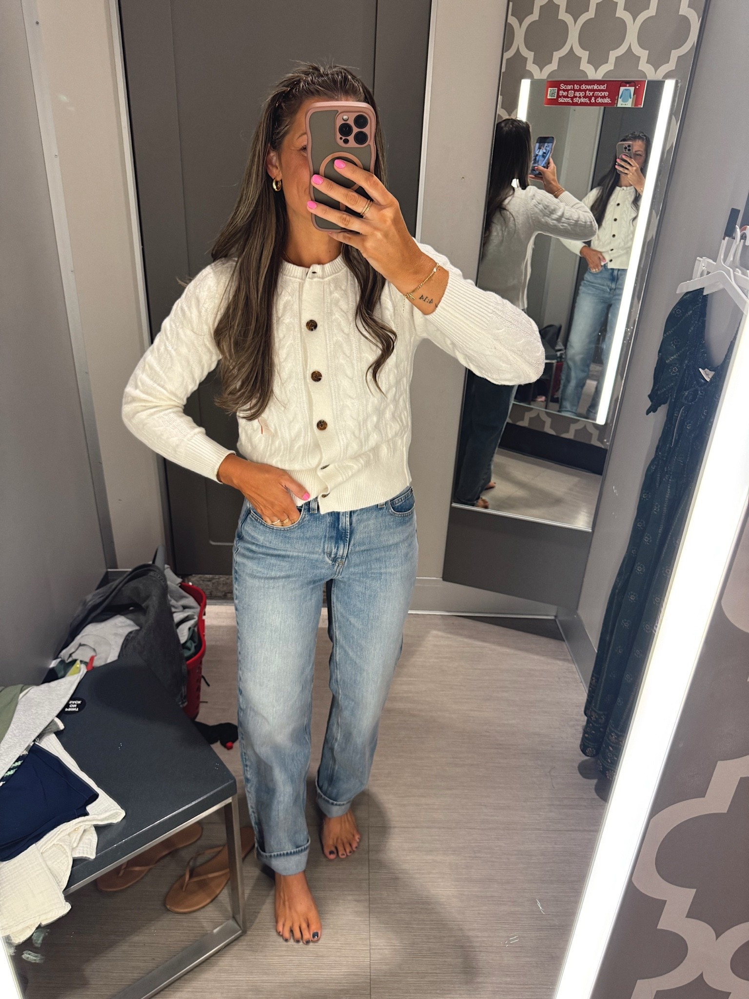 40% off!!!!! The most perfect cardigan for fall and winter. Wear buttoned or unbuttoned. Soooo SOFT!!! Jeans size 2. So good! They’re the perfect straight leg to style so easily