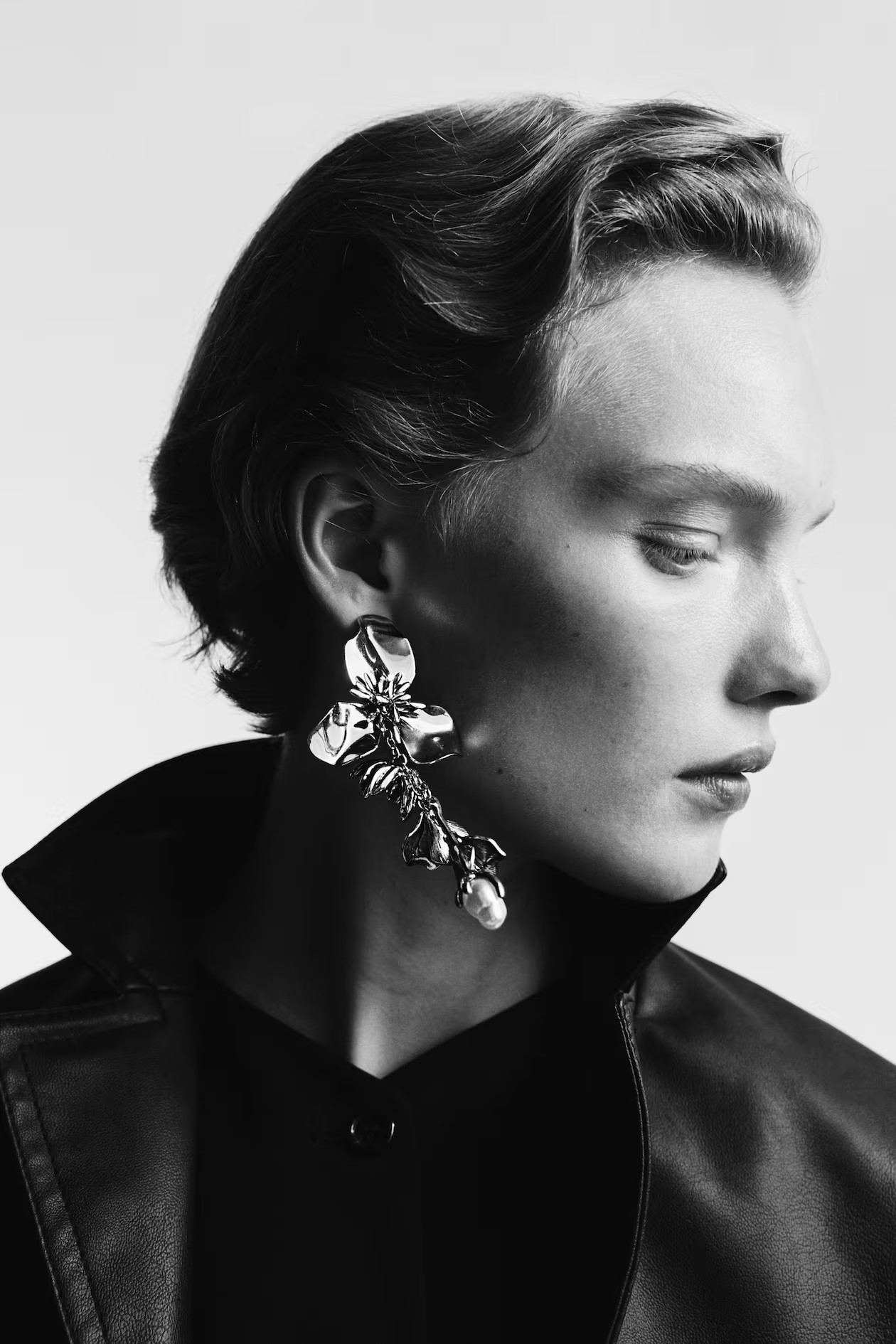 Flower dangle earrings | H&M (UK, MY, IN, SG, PH, TW, HK)