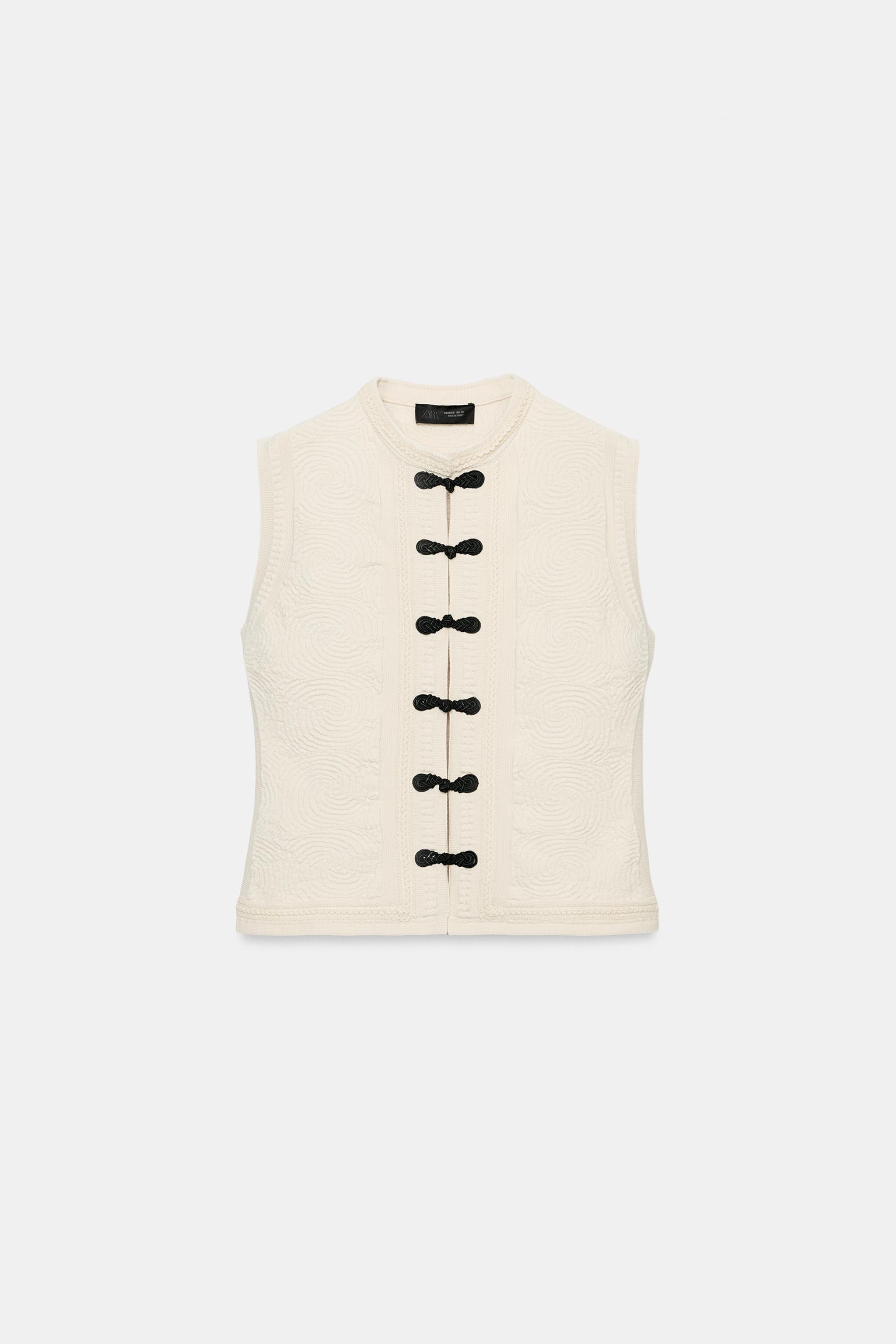 CONTRASTING FROG FASTENING KNIT VEST | Zara Canada